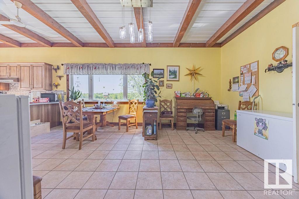 58031 Range Road 21, Rural Barrhead County, AB - Indoor