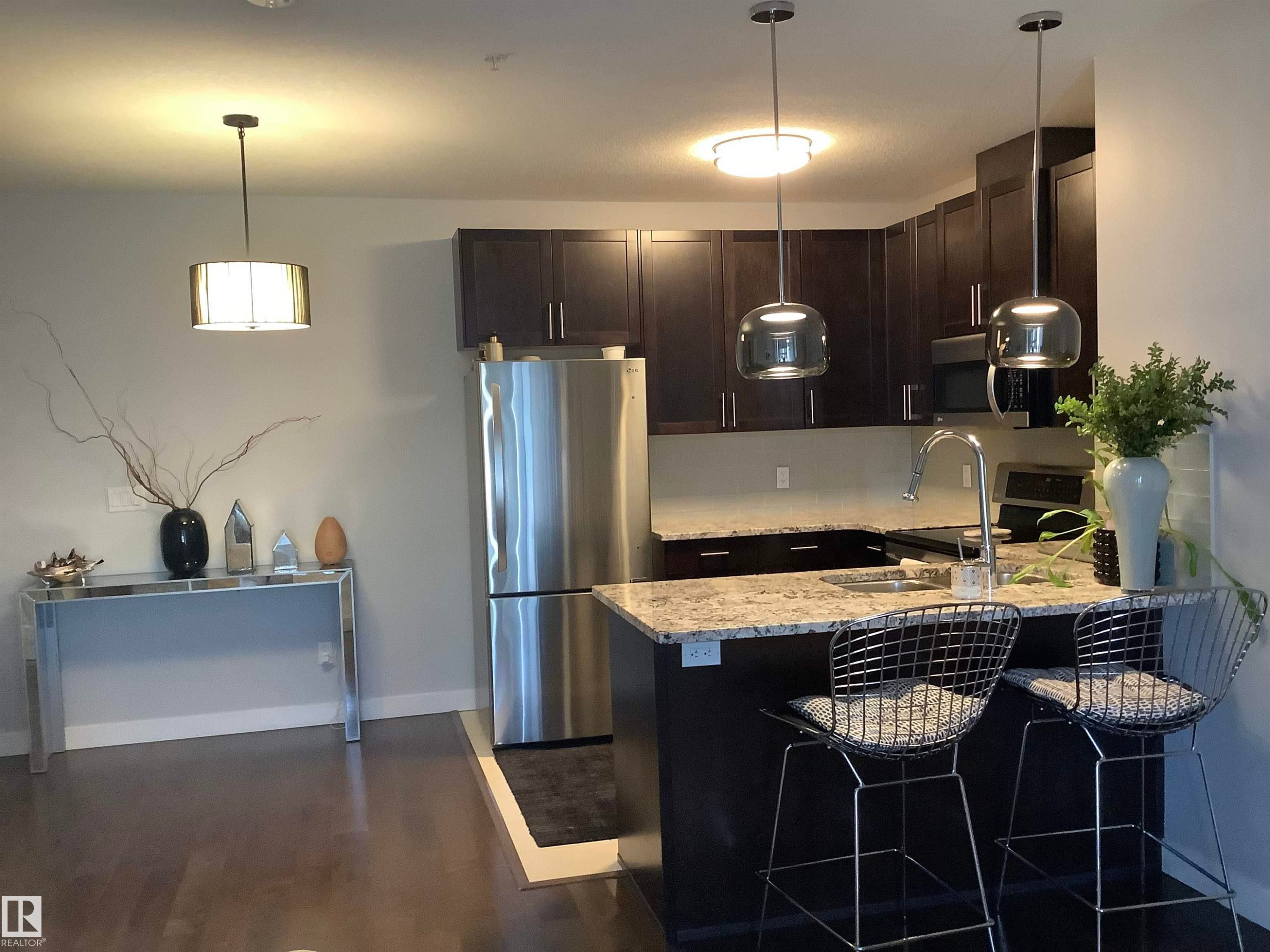 531 5151 Windermere Boulevard Sw, Edmonton, AB - Indoor Photo Showing Kitchen With Upgraded Kitchen