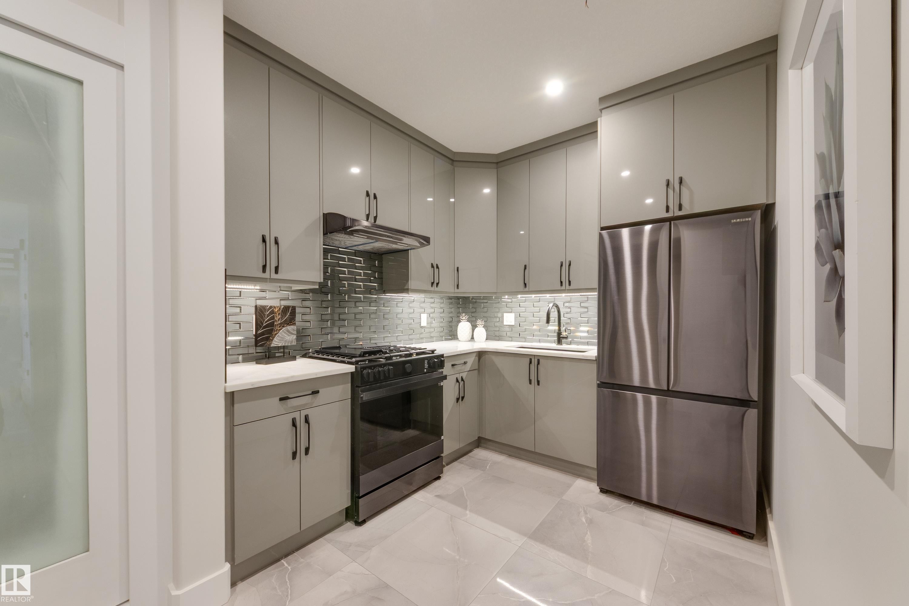 4111 Whispering River Dr. Drive, Edmonton, AB - Indoor Photo Showing Kitchen