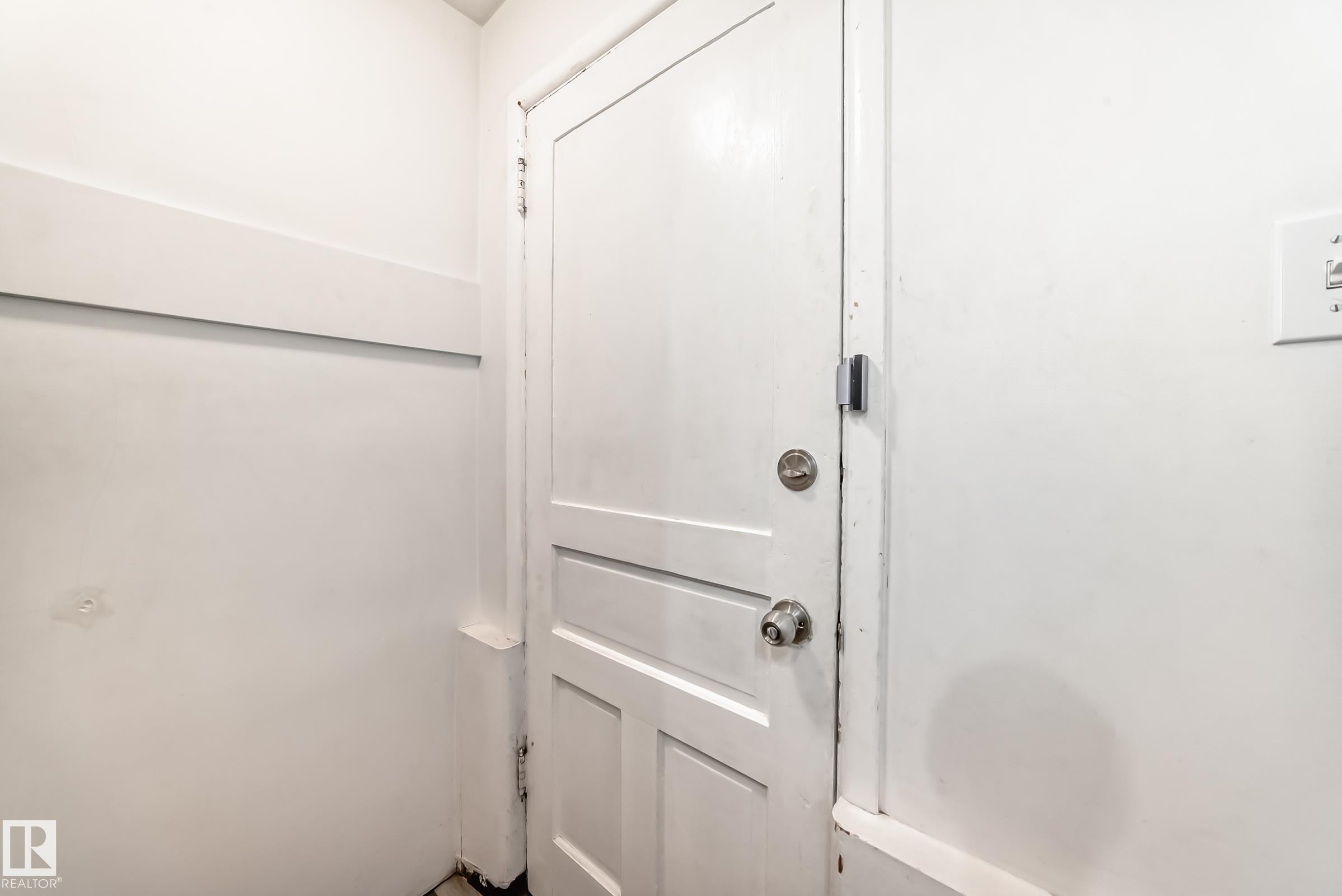 View of entryway - 12605 107 Avenue, Edmonton, AB - Indoor Photo Showing Other Room