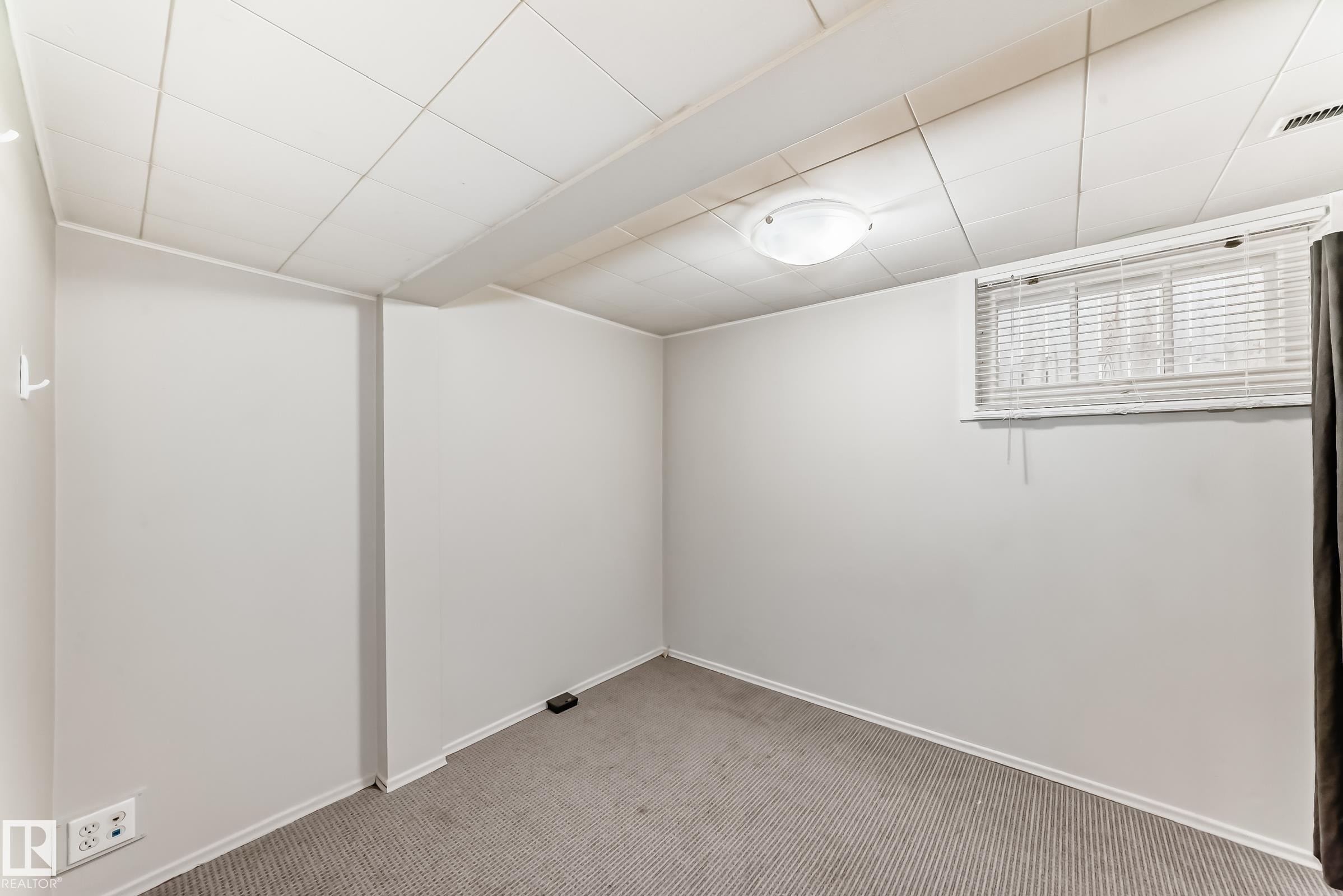 bed room with carpet floors and baseboards - 12605 107 Avenue, Edmonton, AB - Indoor Photo Showing Other Room
