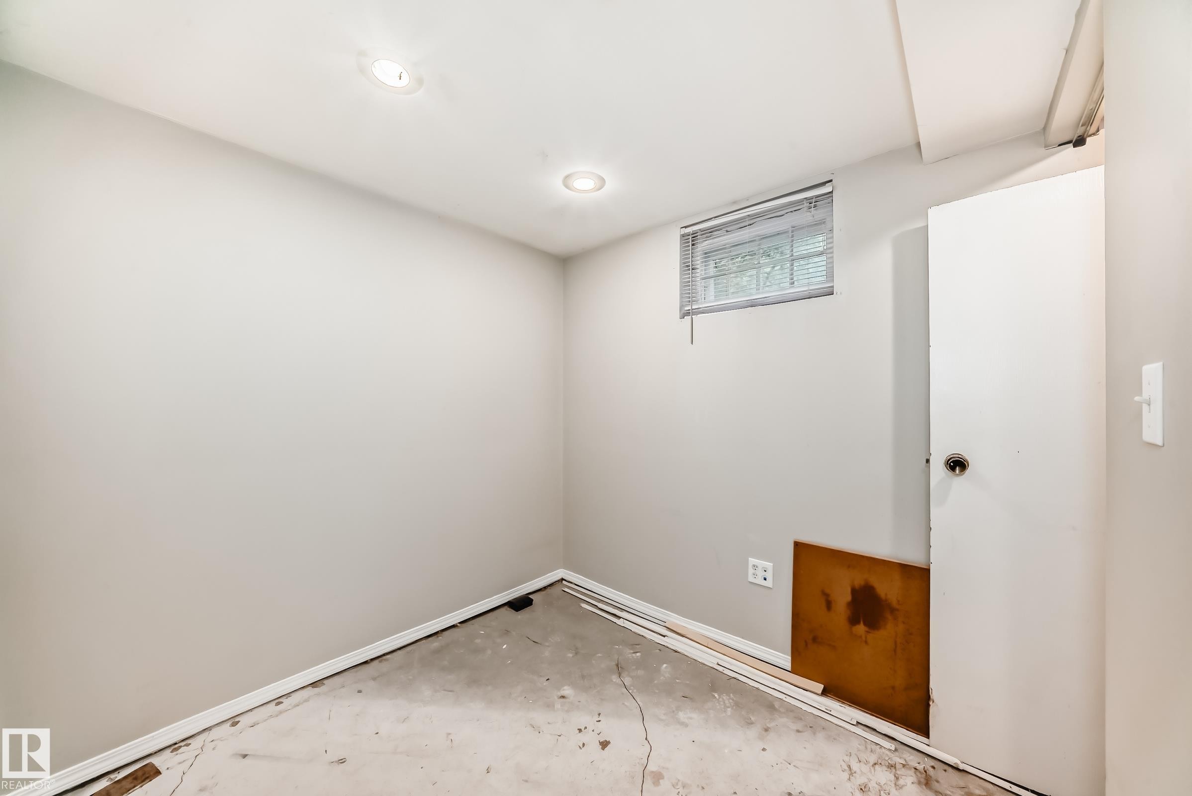 Spare room featuring baseboards and recessed lighting - 12605 107 Avenue, Edmonton, AB - Indoor Photo Showing Other Room