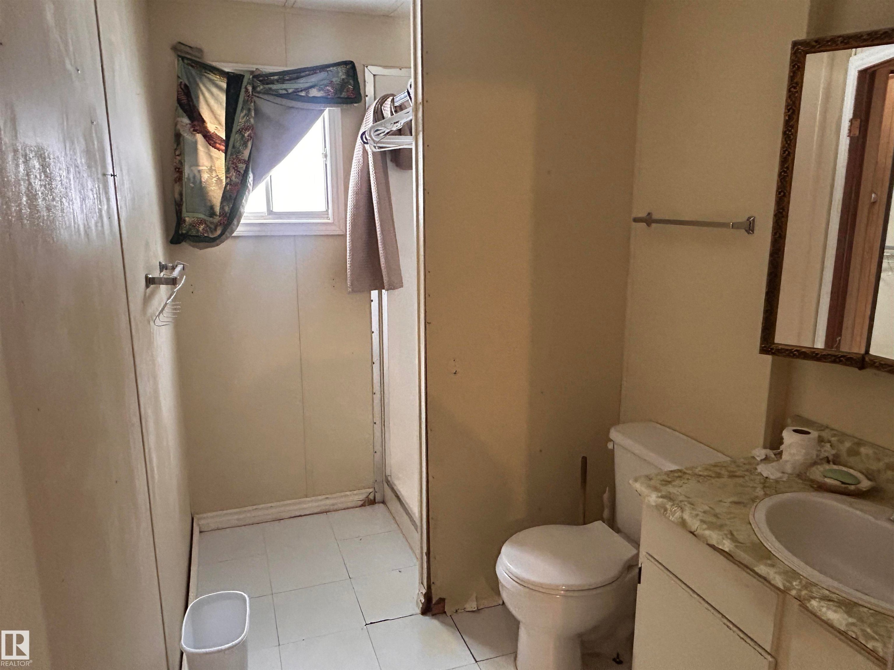 3260 Calling Lake Drive, Calling Lake, AB - Indoor Photo Showing Bathroom