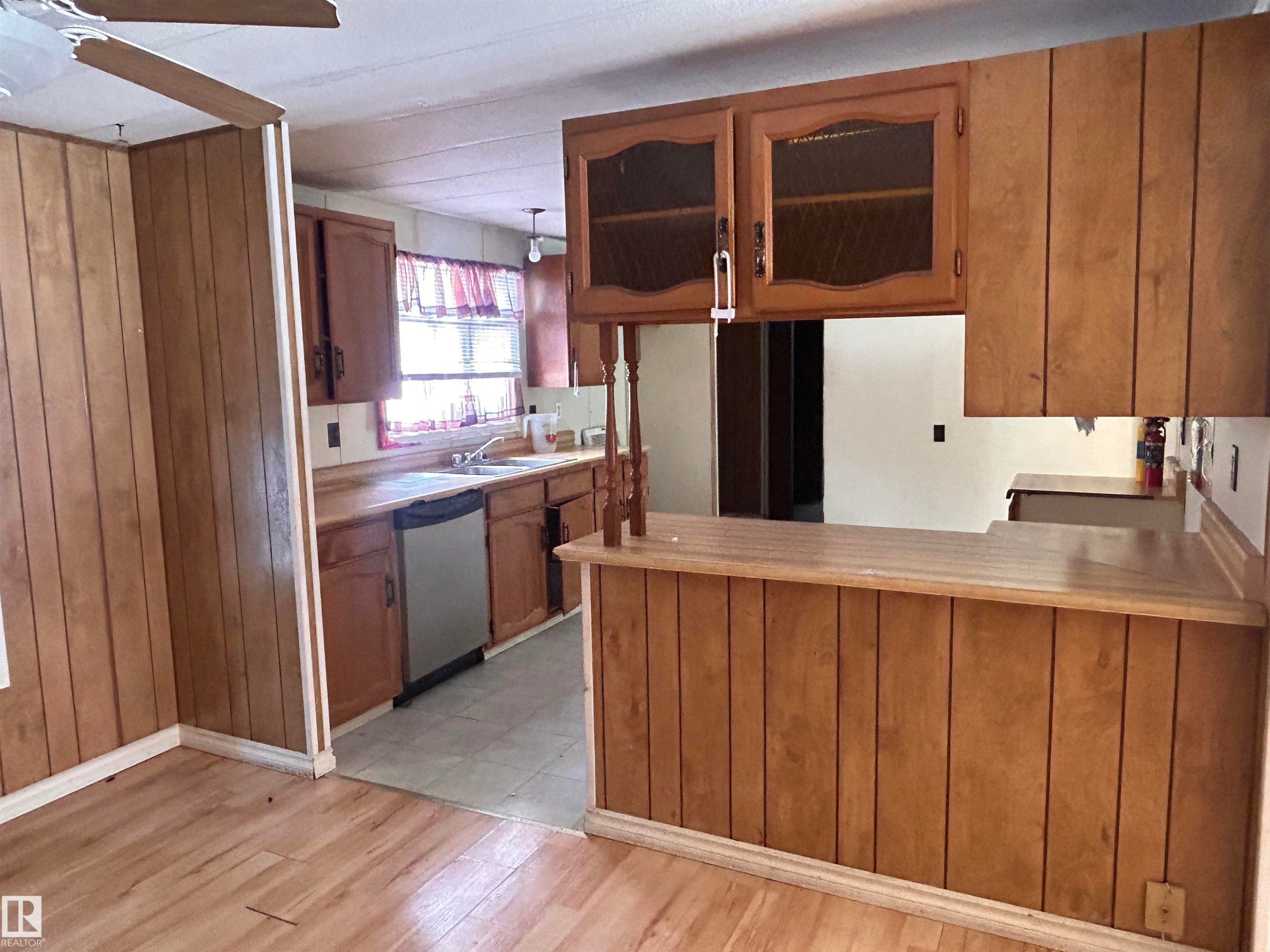 3260 Calling Lake Drive, Calling Lake, AB - Indoor Photo Showing Kitchen With Double Sink