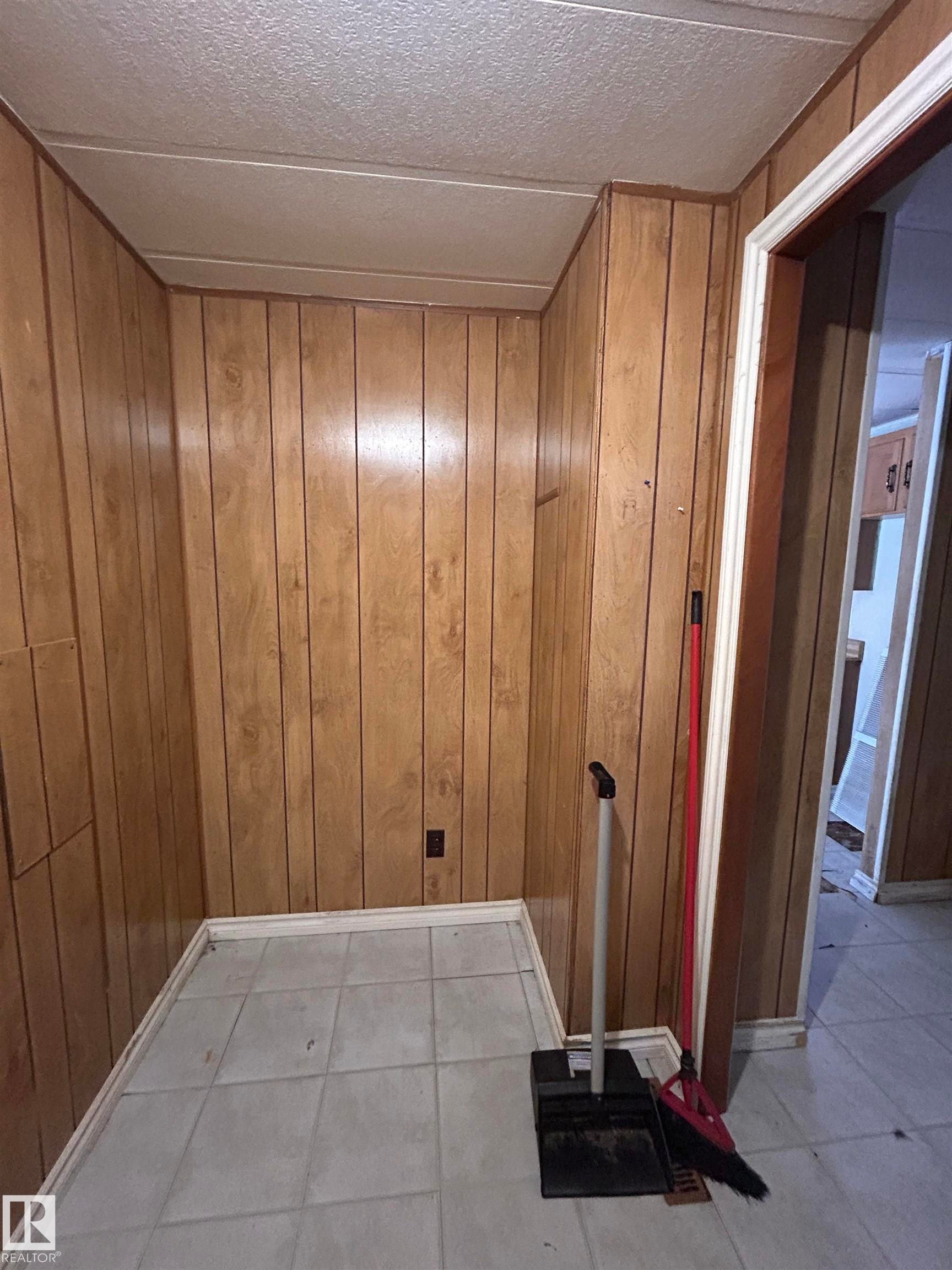 3260 Calling Lake Drive, Calling Lake, AB - Indoor Photo Showing Other Room