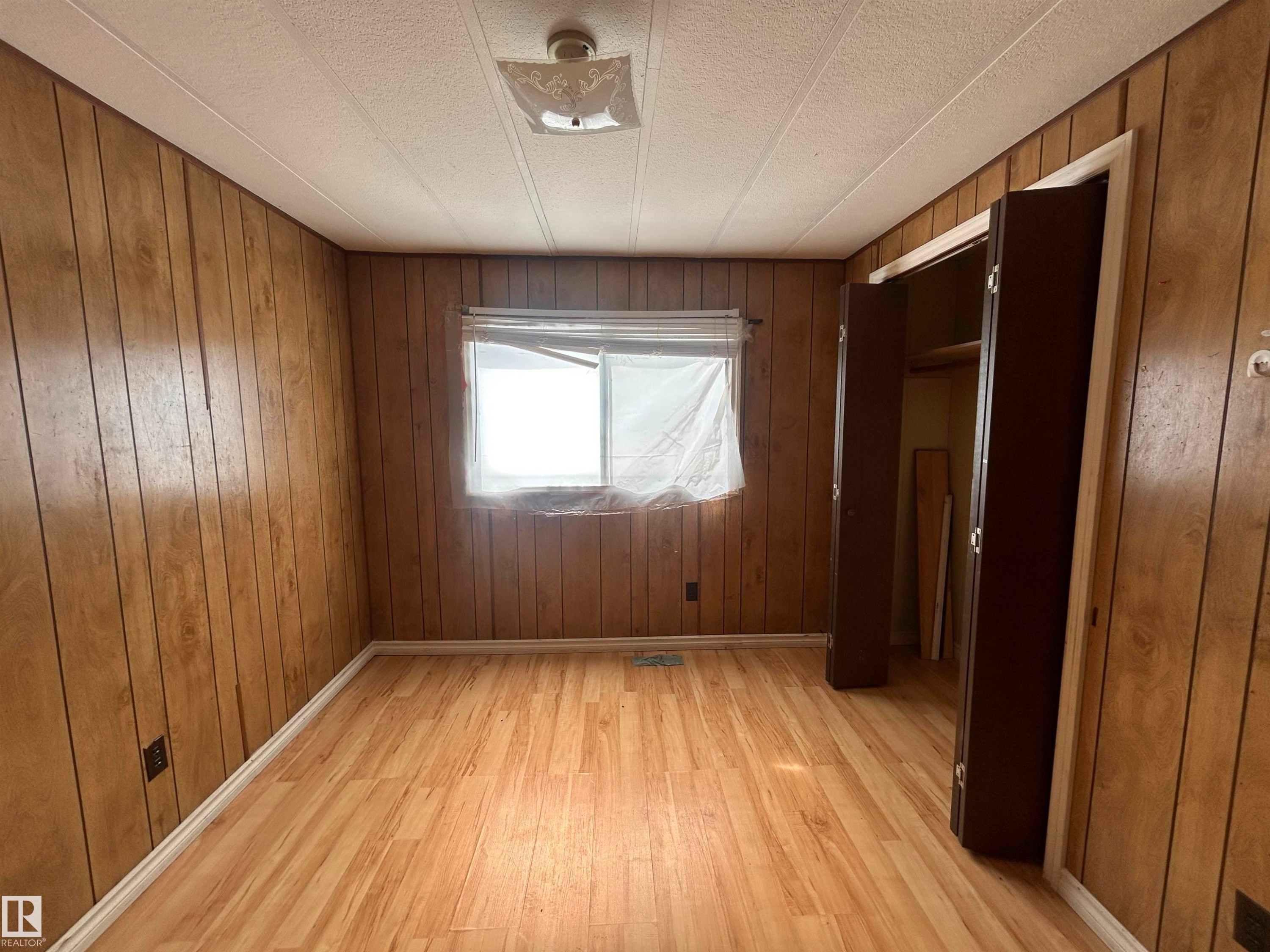 3260 Calling Lake Drive, Calling Lake, AB - Indoor Photo Showing Other Room