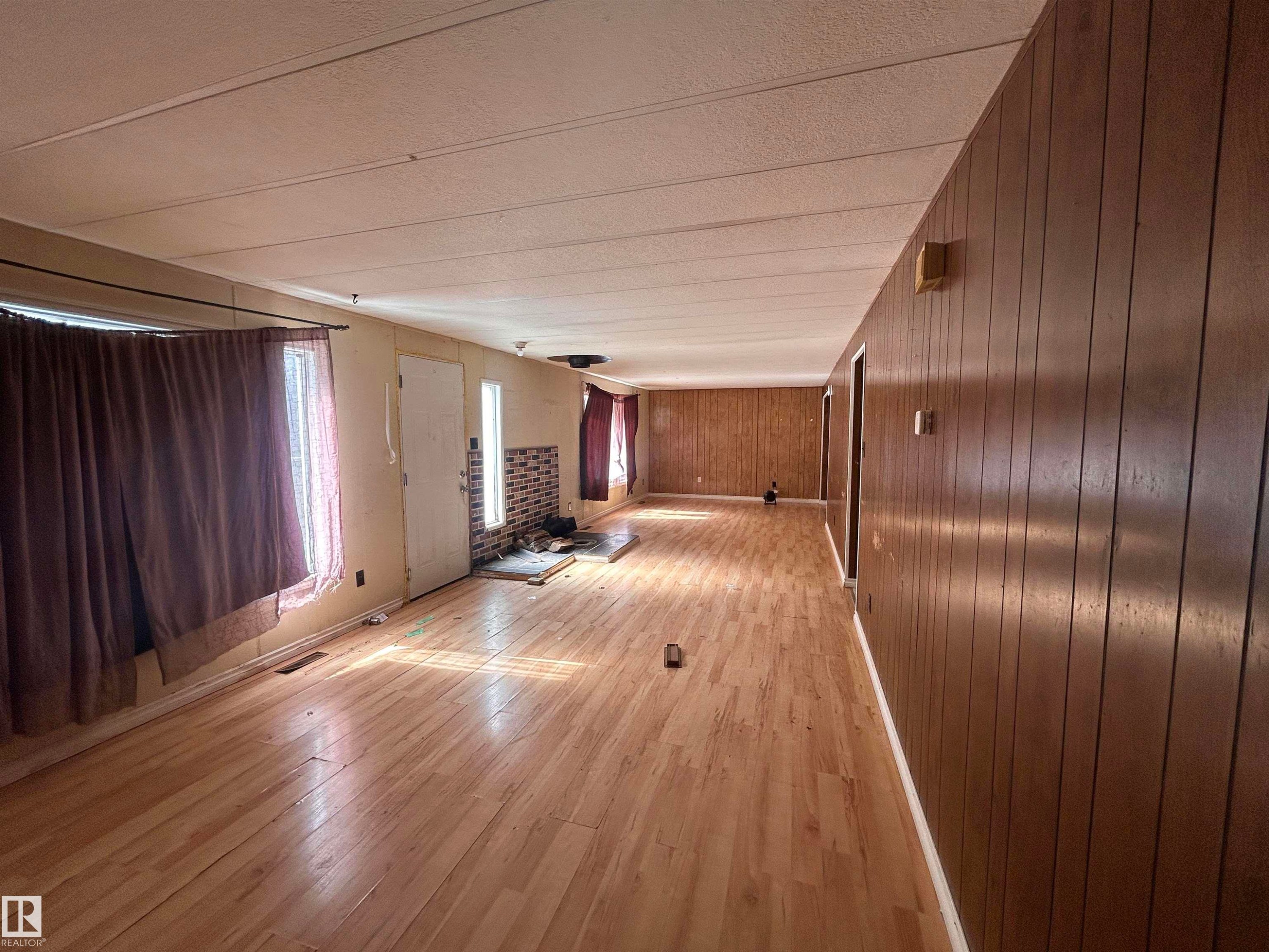 3260 Calling Lake Drive, Calling Lake, AB - Indoor Photo Showing Other Room