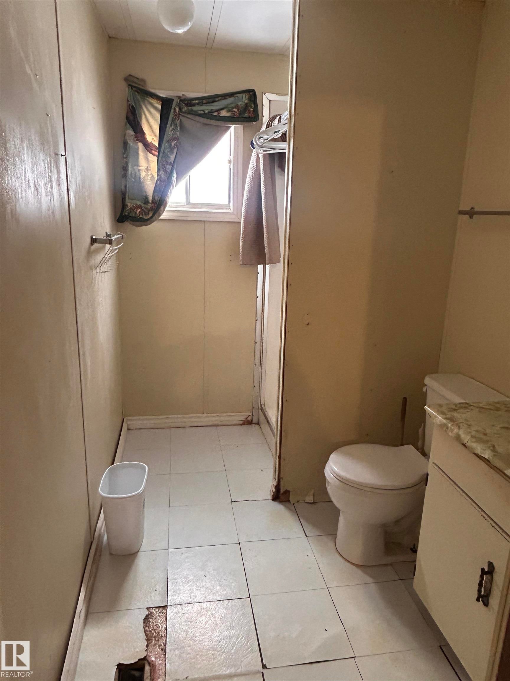 3260 Calling Lake Drive, Calling Lake, AB - Indoor Photo Showing Bathroom