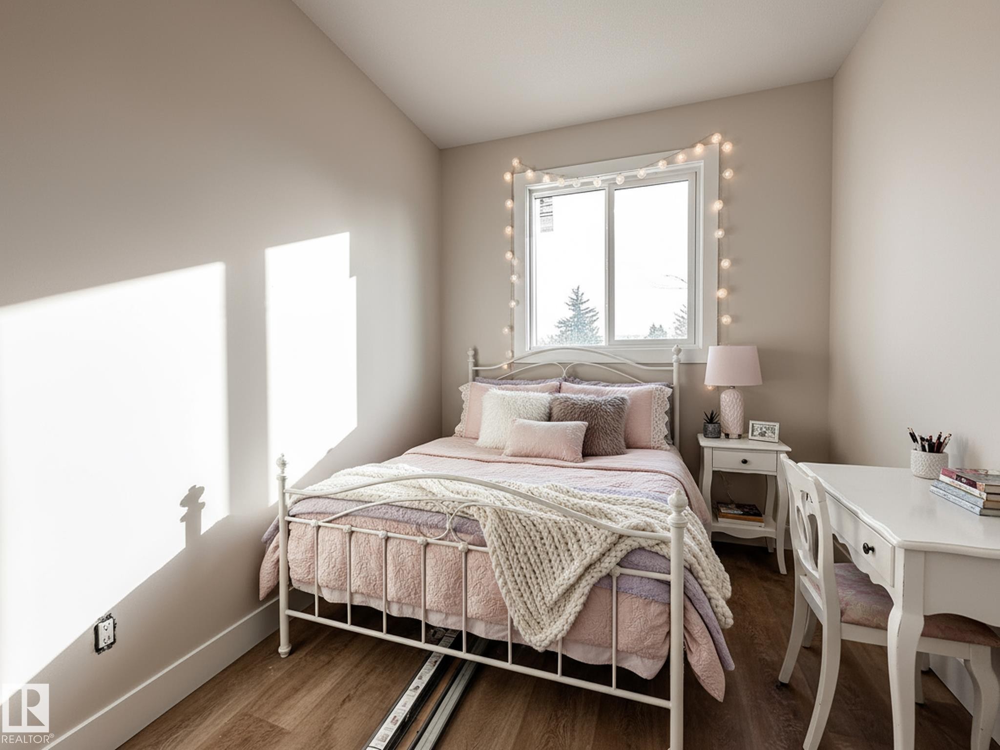 14807 98 Avenue, Edmonton, AB - Indoor Photo Showing Bedroom