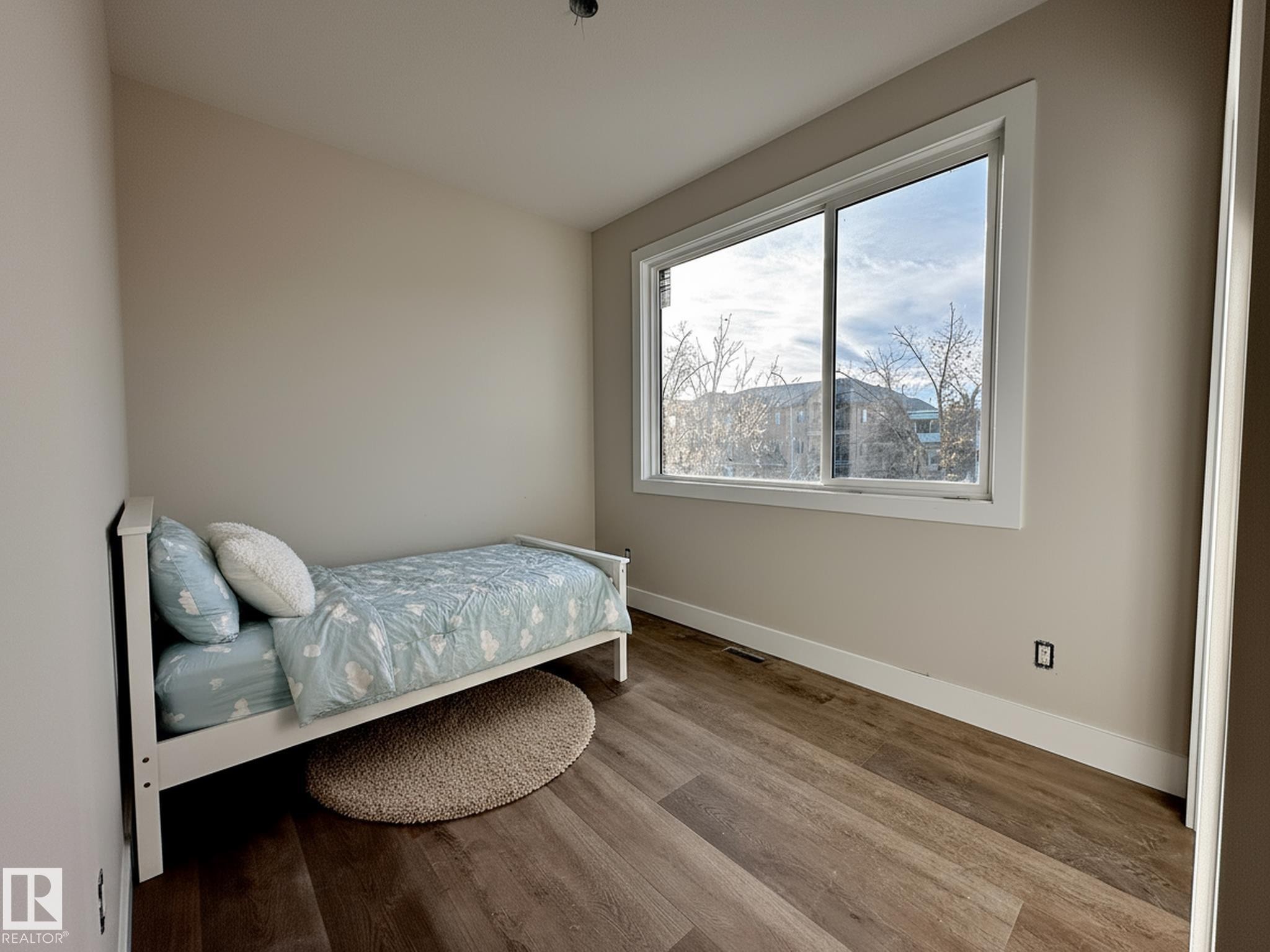 14807 98 Avenue, Edmonton, AB - Indoor Photo Showing Bedroom