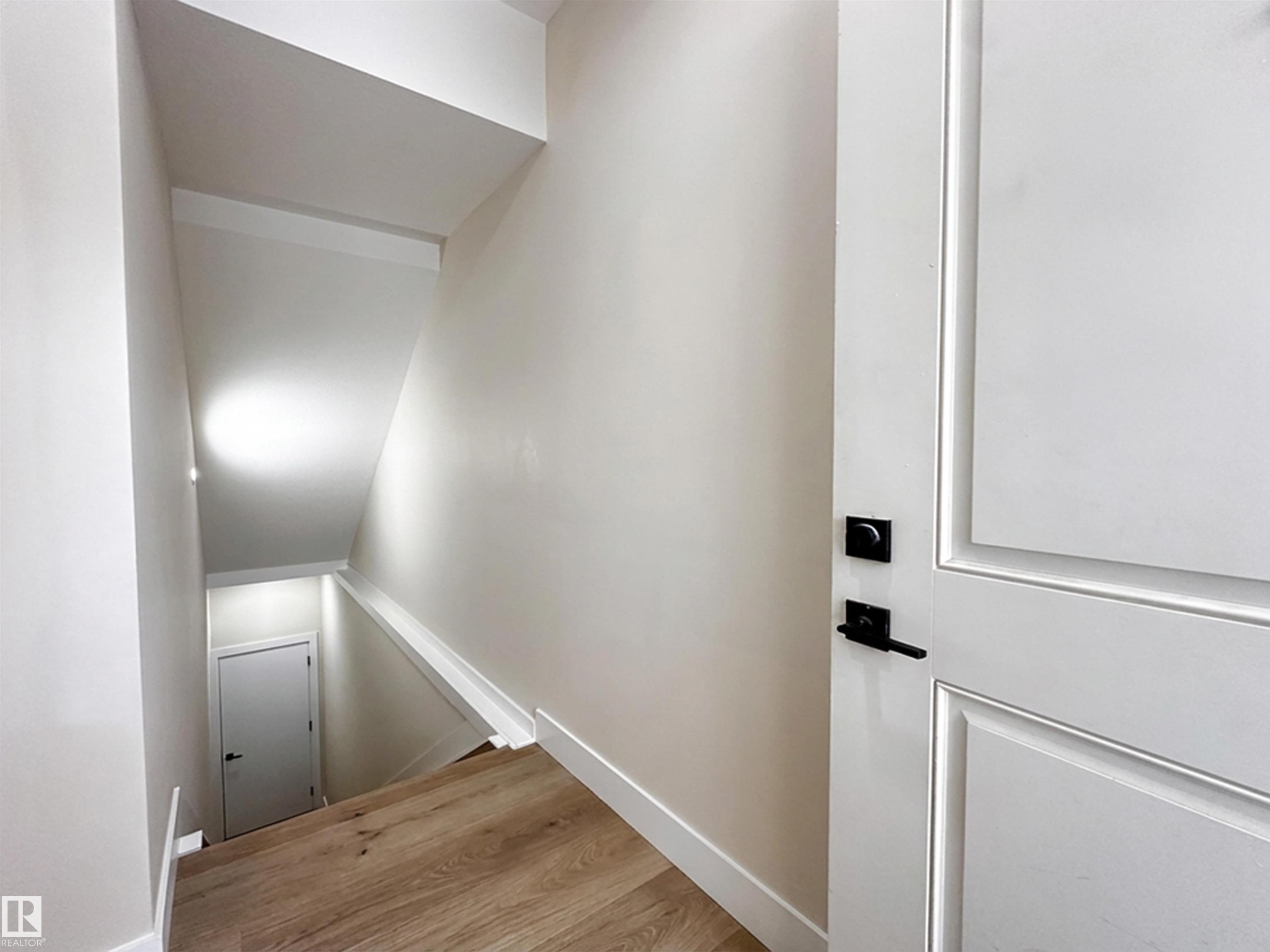 14807 98 Avenue, Edmonton, AB - Indoor Photo Showing Other Room