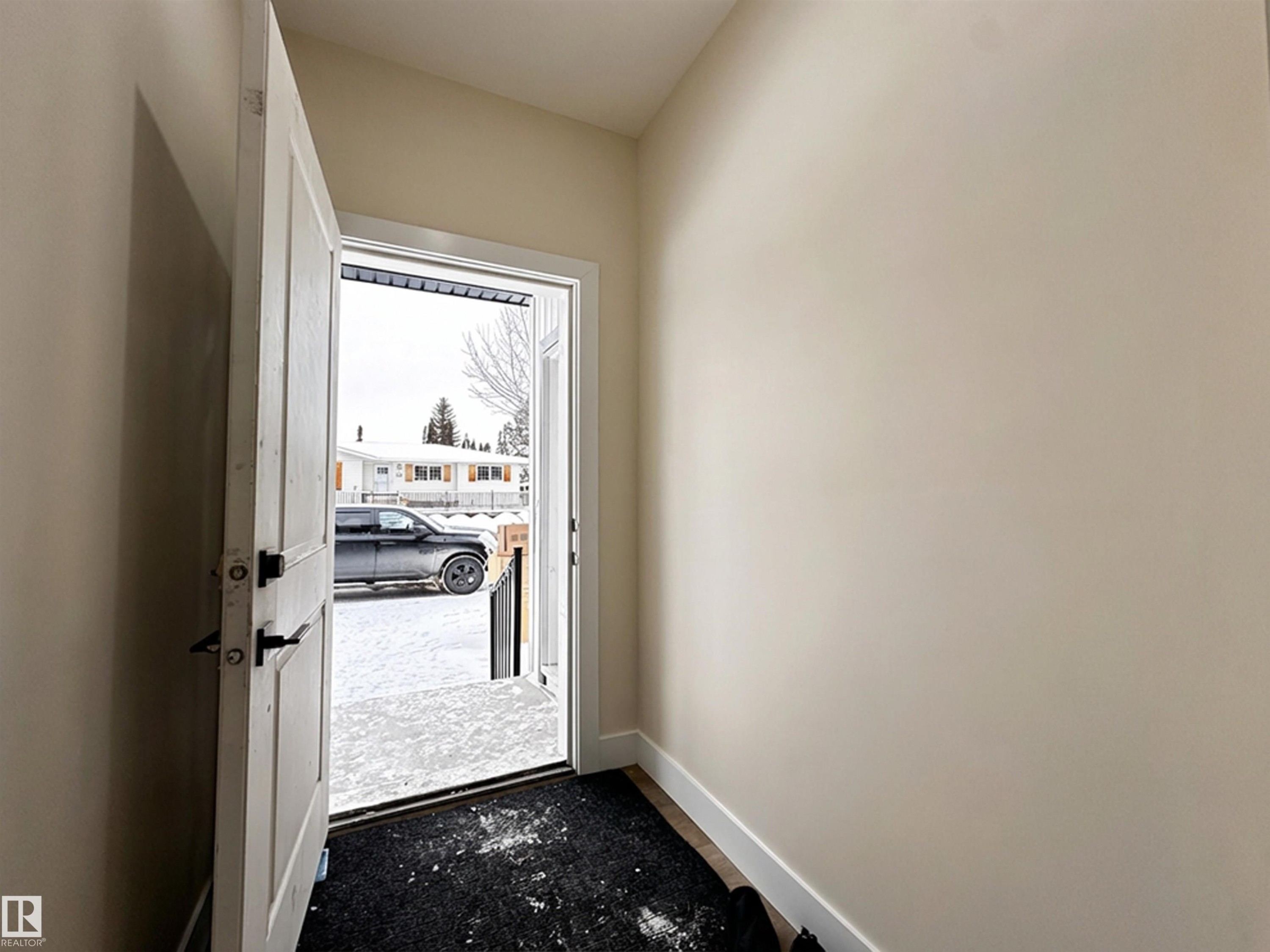 14807 98 Avenue, Edmonton, AB - Indoor Photo Showing Other Room