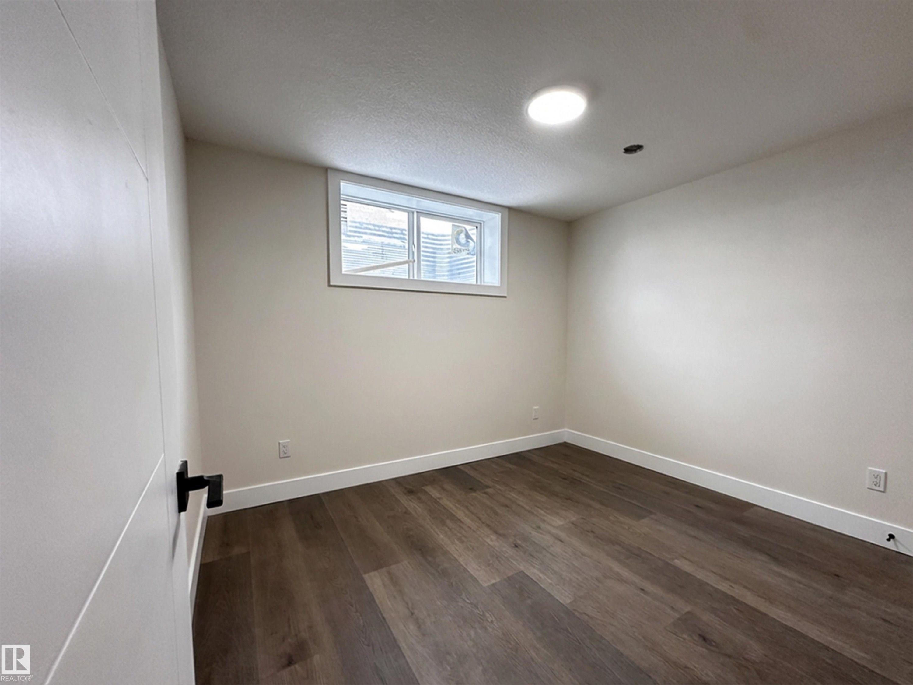 14807 98 Avenue, Edmonton, AB - Indoor Photo Showing Other Room
