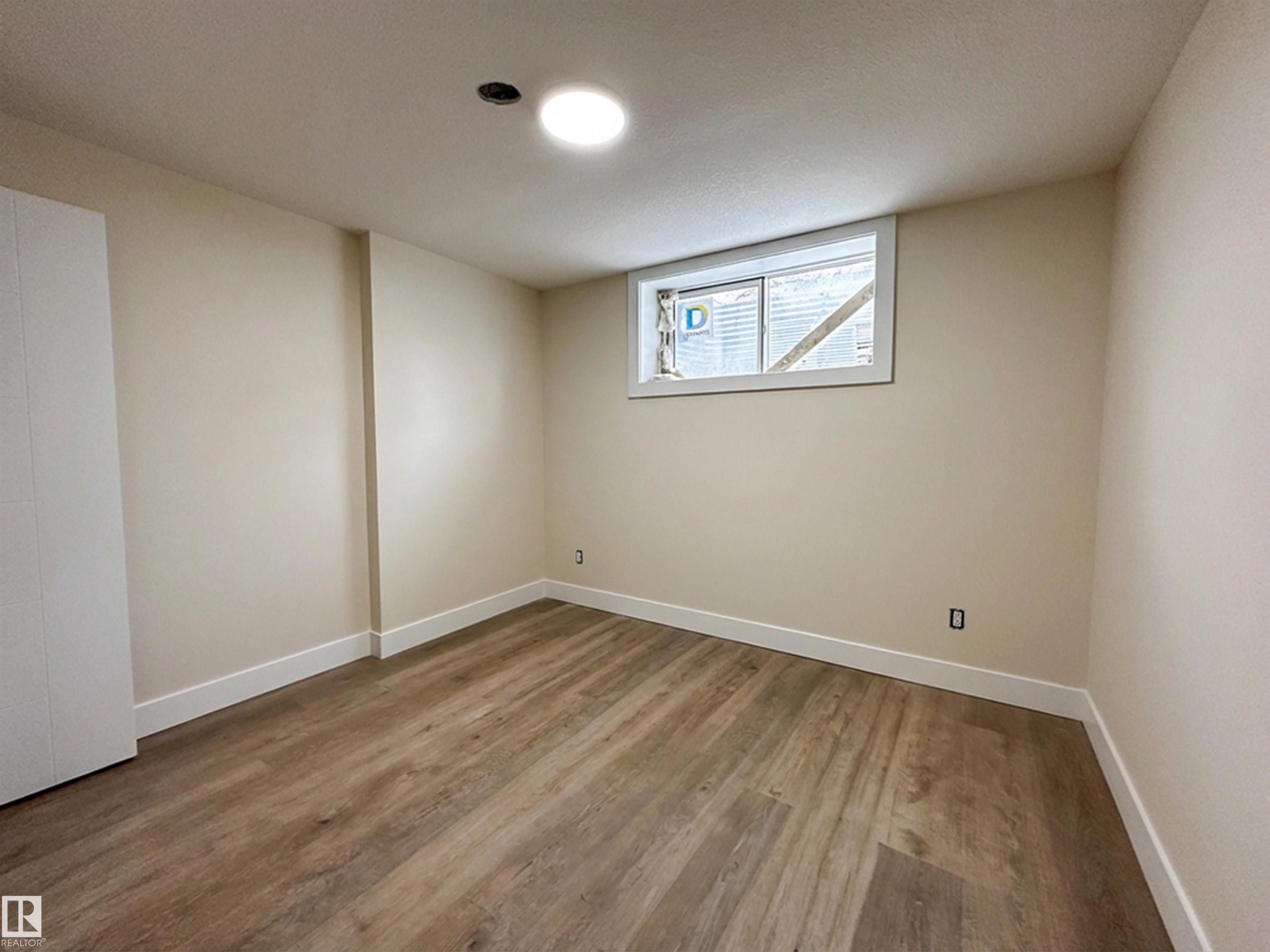 14807 98 Avenue, Edmonton, AB - Indoor Photo Showing Other Room