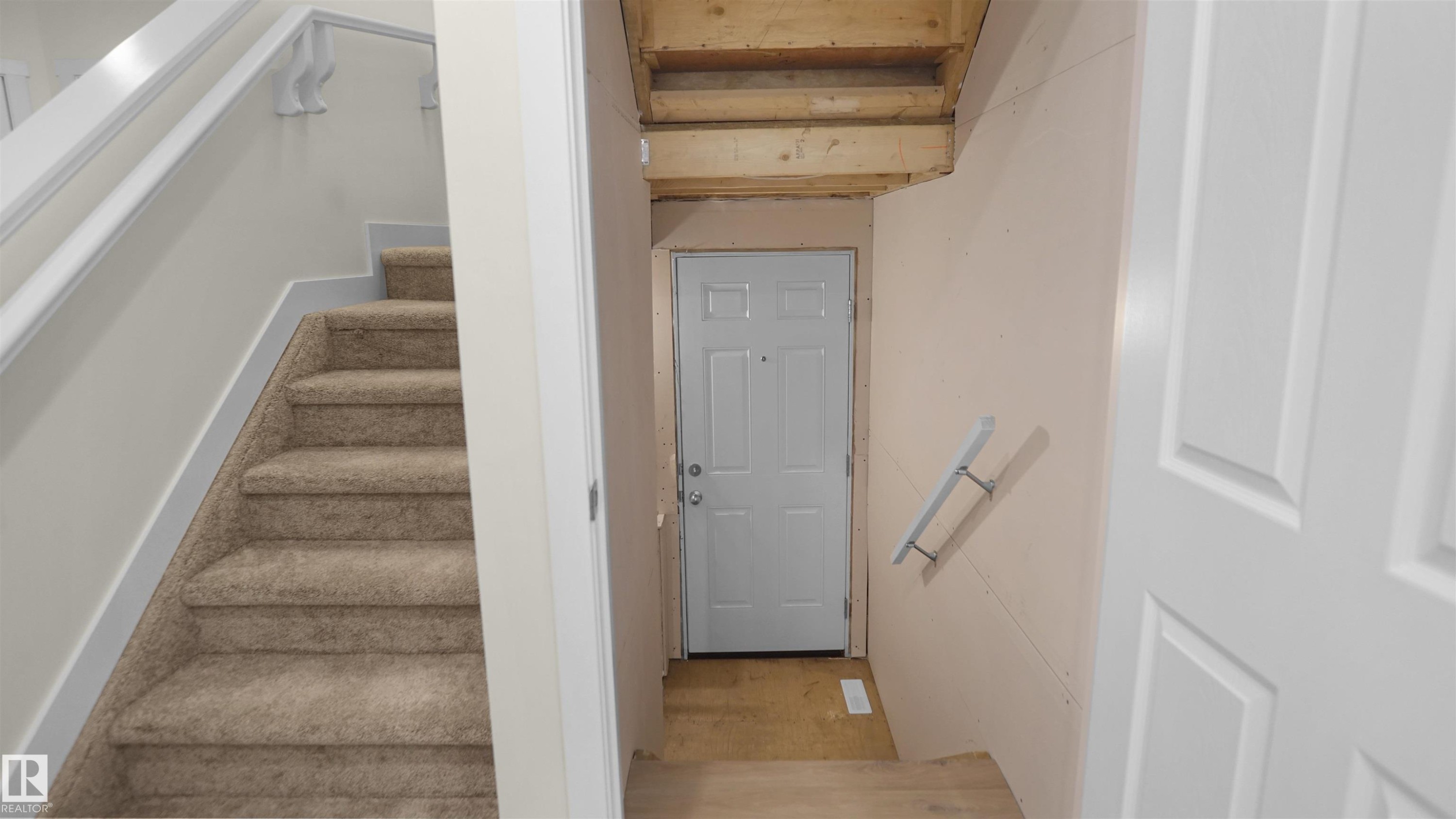 8899 Carson Way, Edmonton, AB - Indoor Photo Showing Other Room