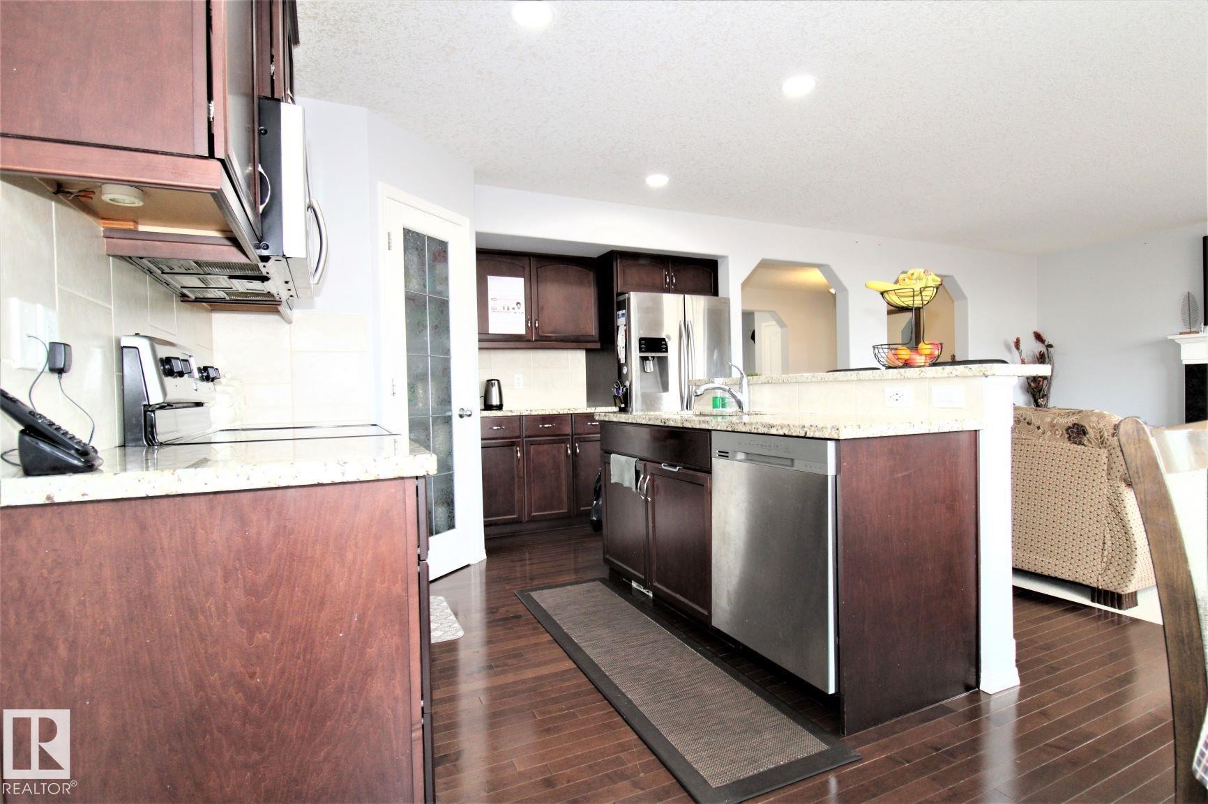 1218 37 Avenue Nw, Edmonton, AB - Indoor Photo Showing Kitchen