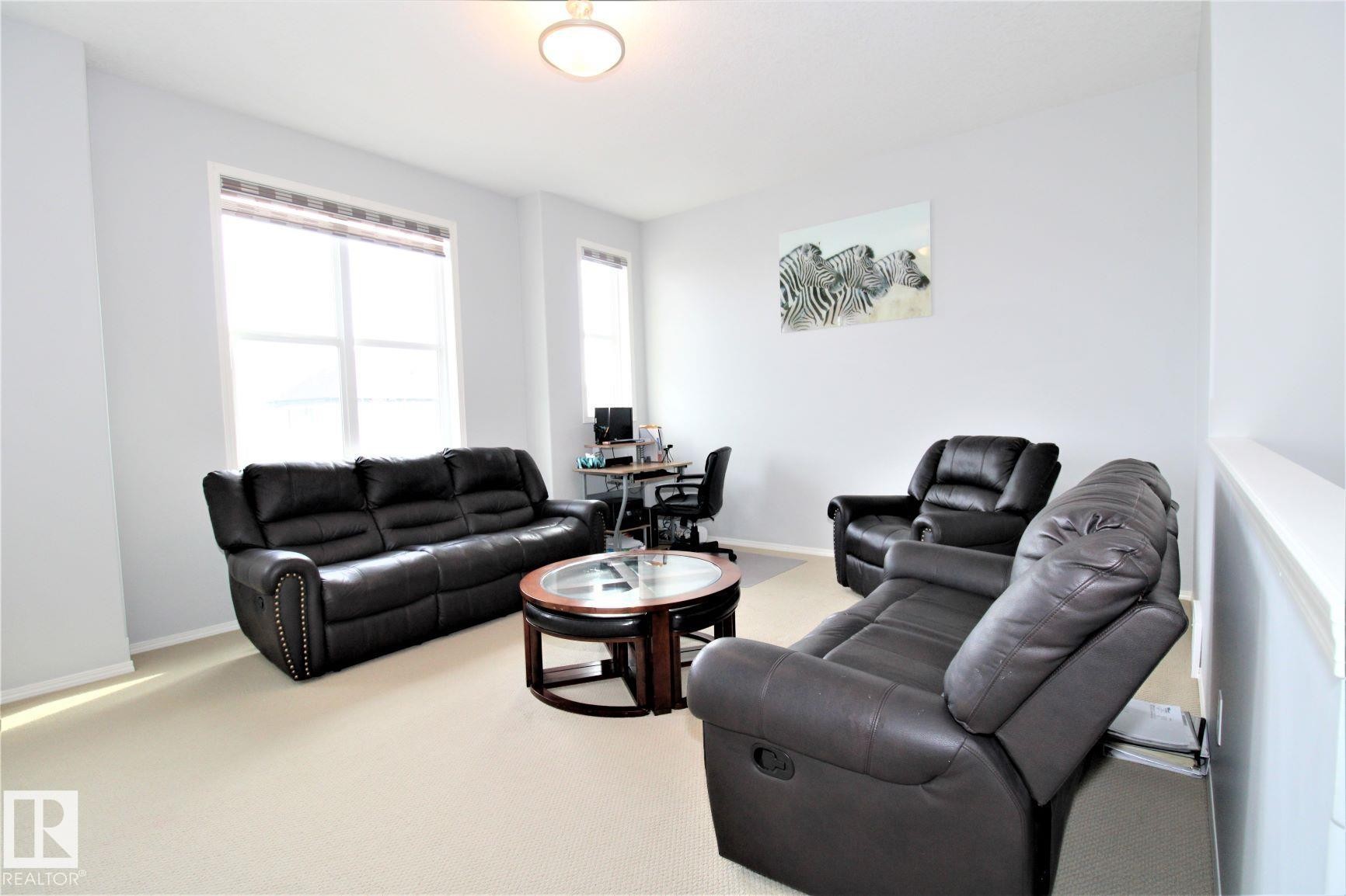 1218 37 Avenue Nw, Edmonton, AB - Indoor Photo Showing Living Room