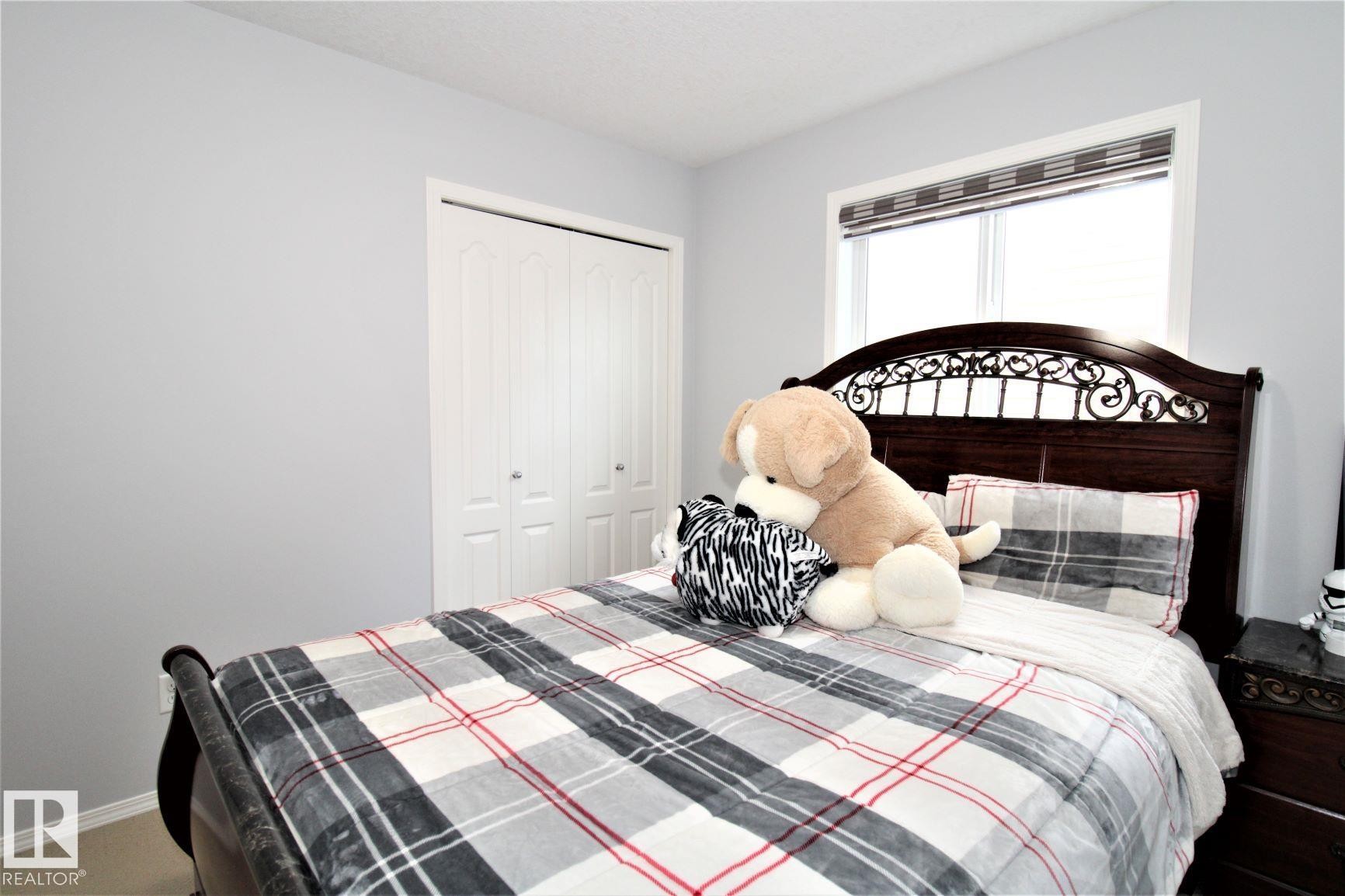 1218 37 Avenue Nw, Edmonton, AB - Indoor Photo Showing Bedroom