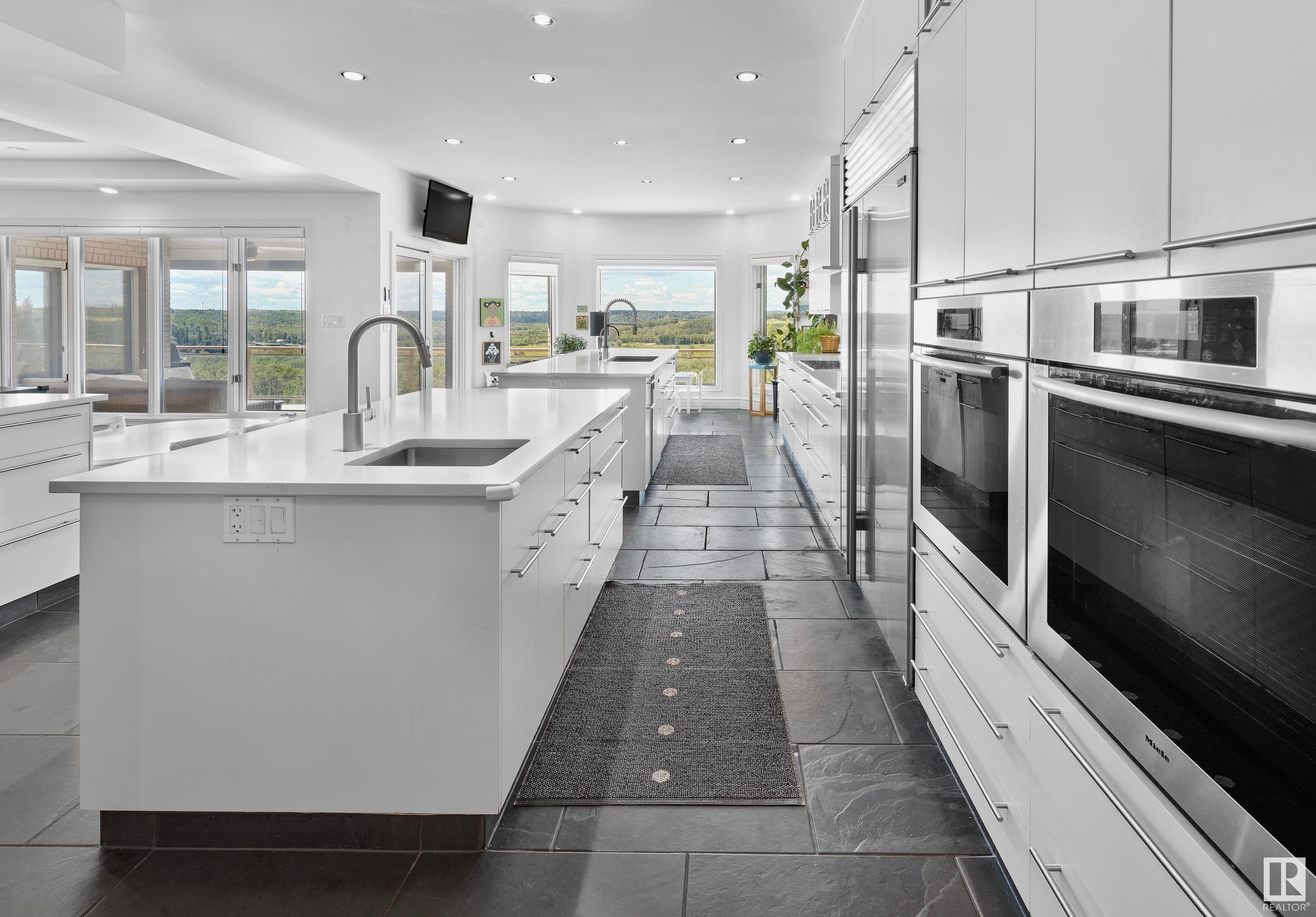 4804 154 Street, Edmonton, AB - Indoor Photo Showing Kitchen With Upgraded Kitchen