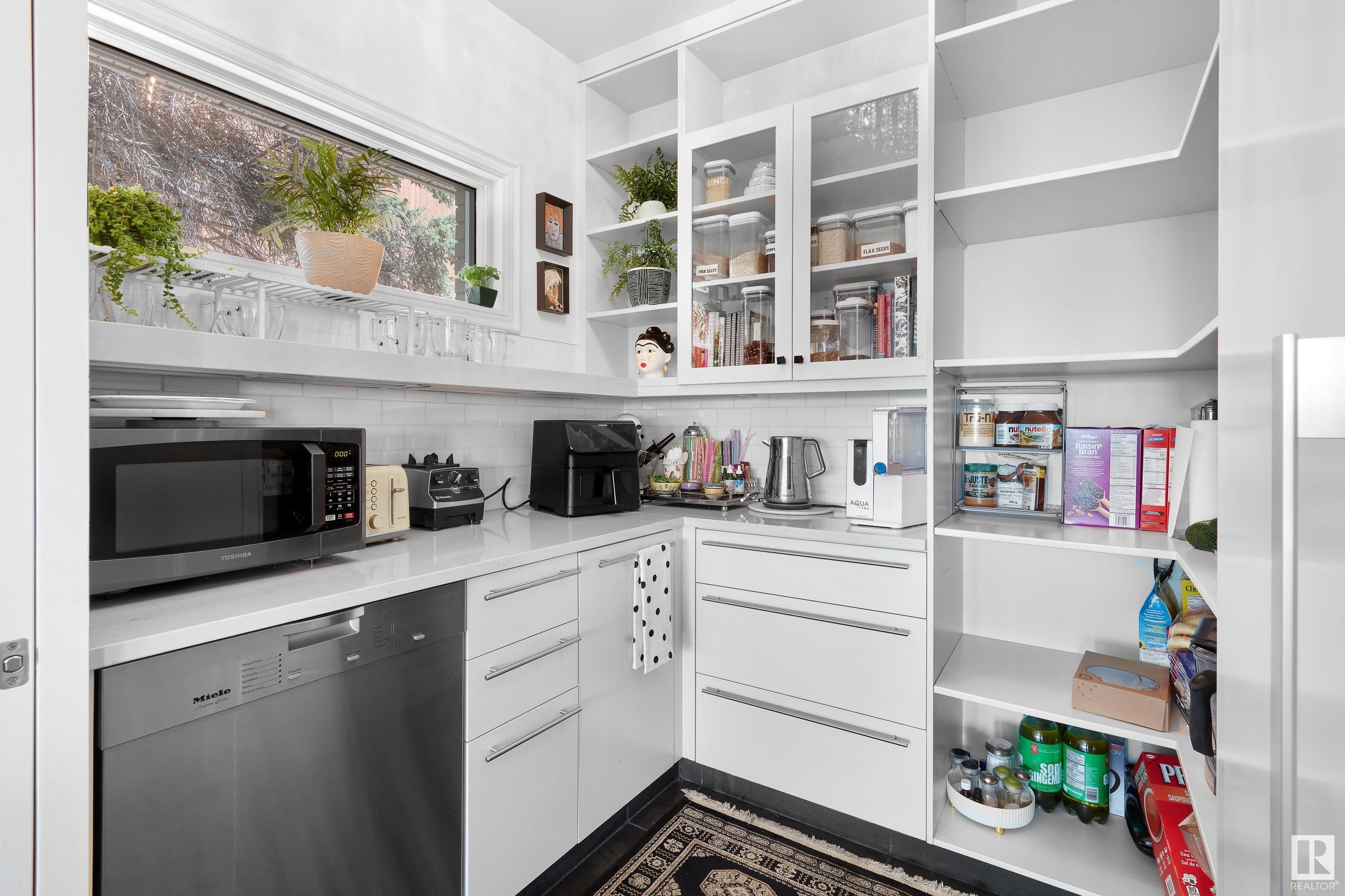 4804 154 Street, Edmonton, AB - Indoor Photo Showing Kitchen