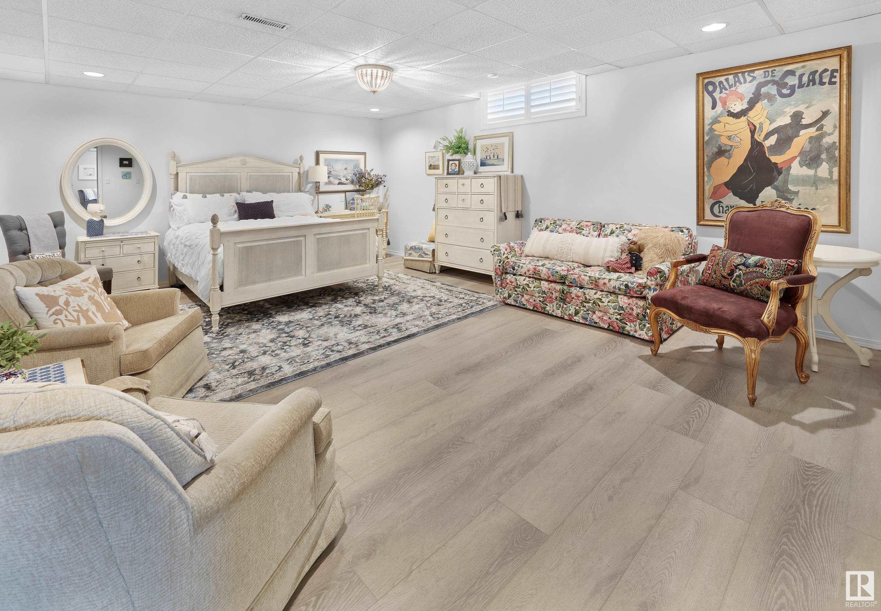 4804 154 Street, Edmonton, AB - Indoor Photo Showing Living Room