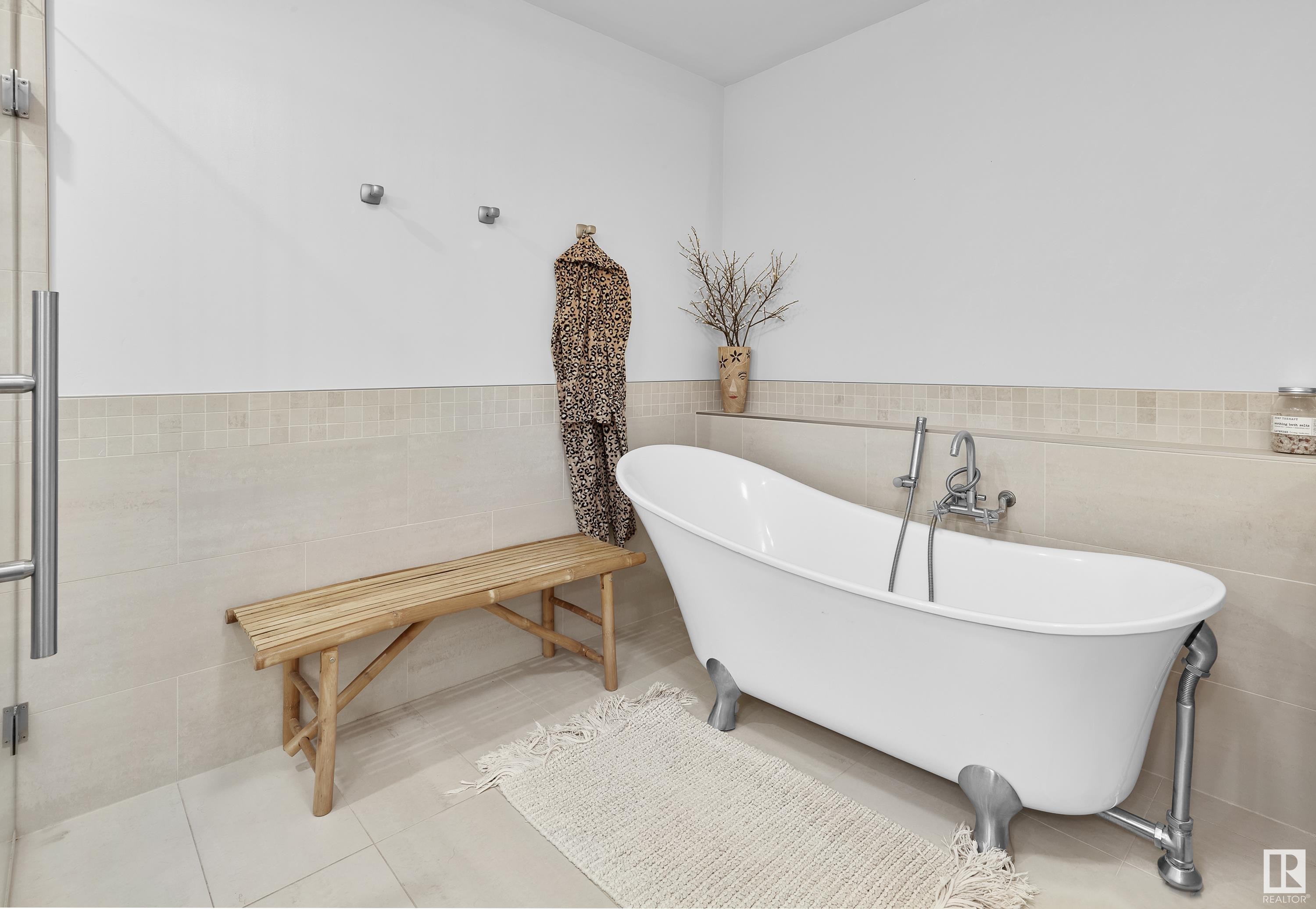 4804 154 Street, Edmonton, AB - Indoor Photo Showing Bathroom