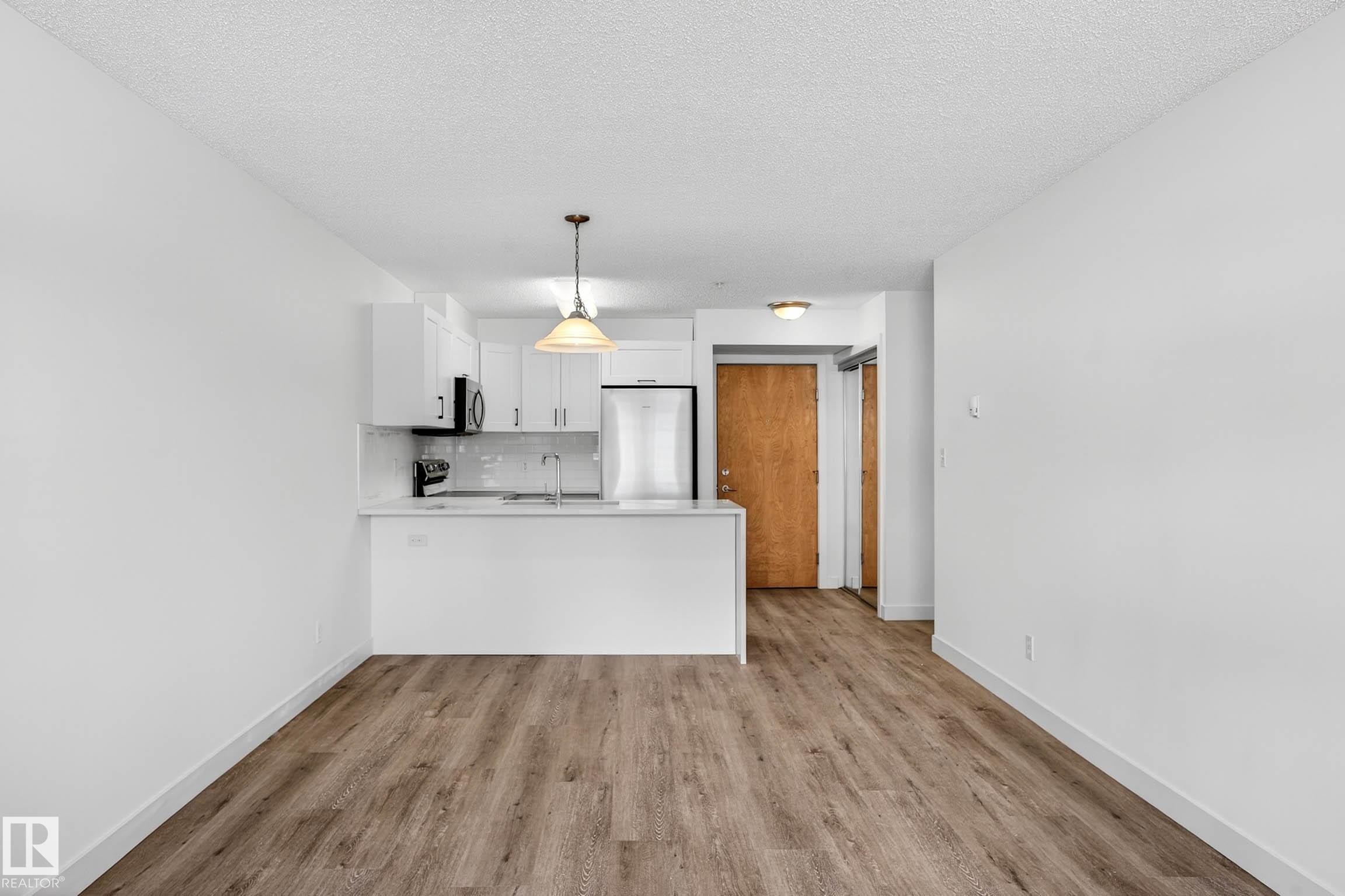 121 17404 64 Avenue, Edmonton, AB - Indoor Photo Showing Kitchen