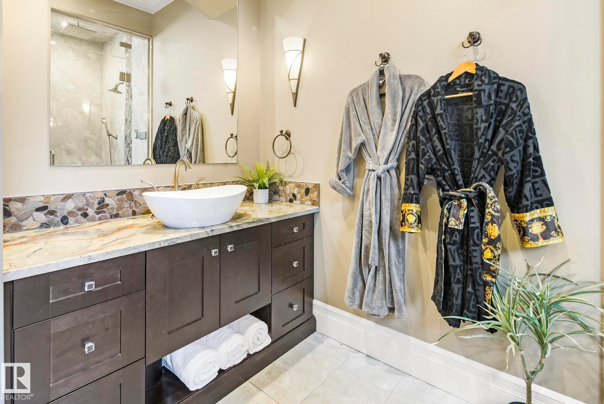 2767 Wheaton Drive, Edmonton, AB - Indoor Photo Showing Bathroom