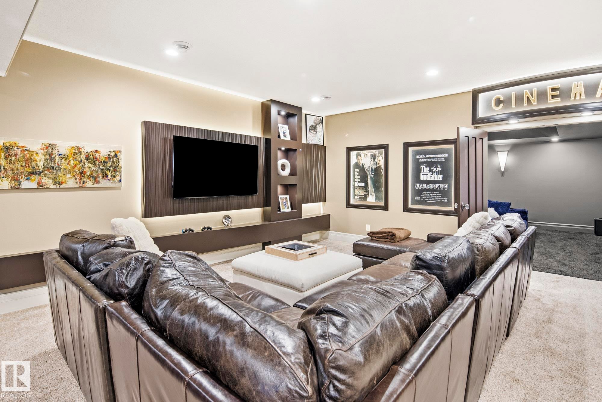 2767 Wheaton Drive, Edmonton, AB - Indoor Photo Showing Living Room