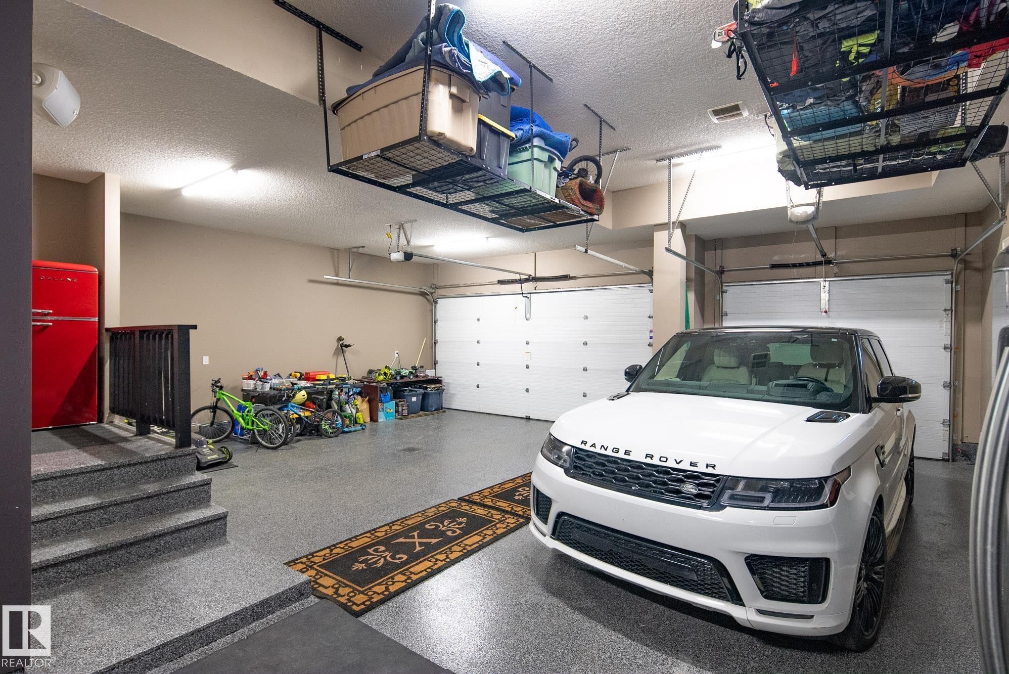 2767 Wheaton Drive, Edmonton, AB - Indoor Photo Showing Garage