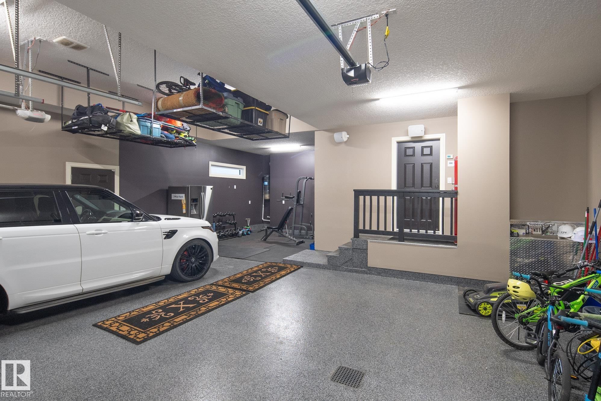 2767 Wheaton Drive, Edmonton, AB - Indoor Photo Showing Garage