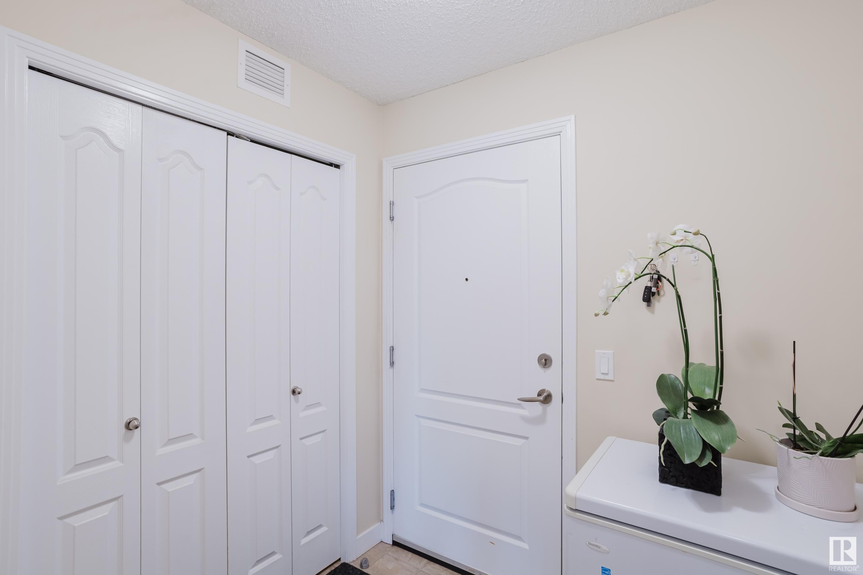 415 12650 142 Avenue, Edmonton, AB - Indoor Photo Showing Other Room