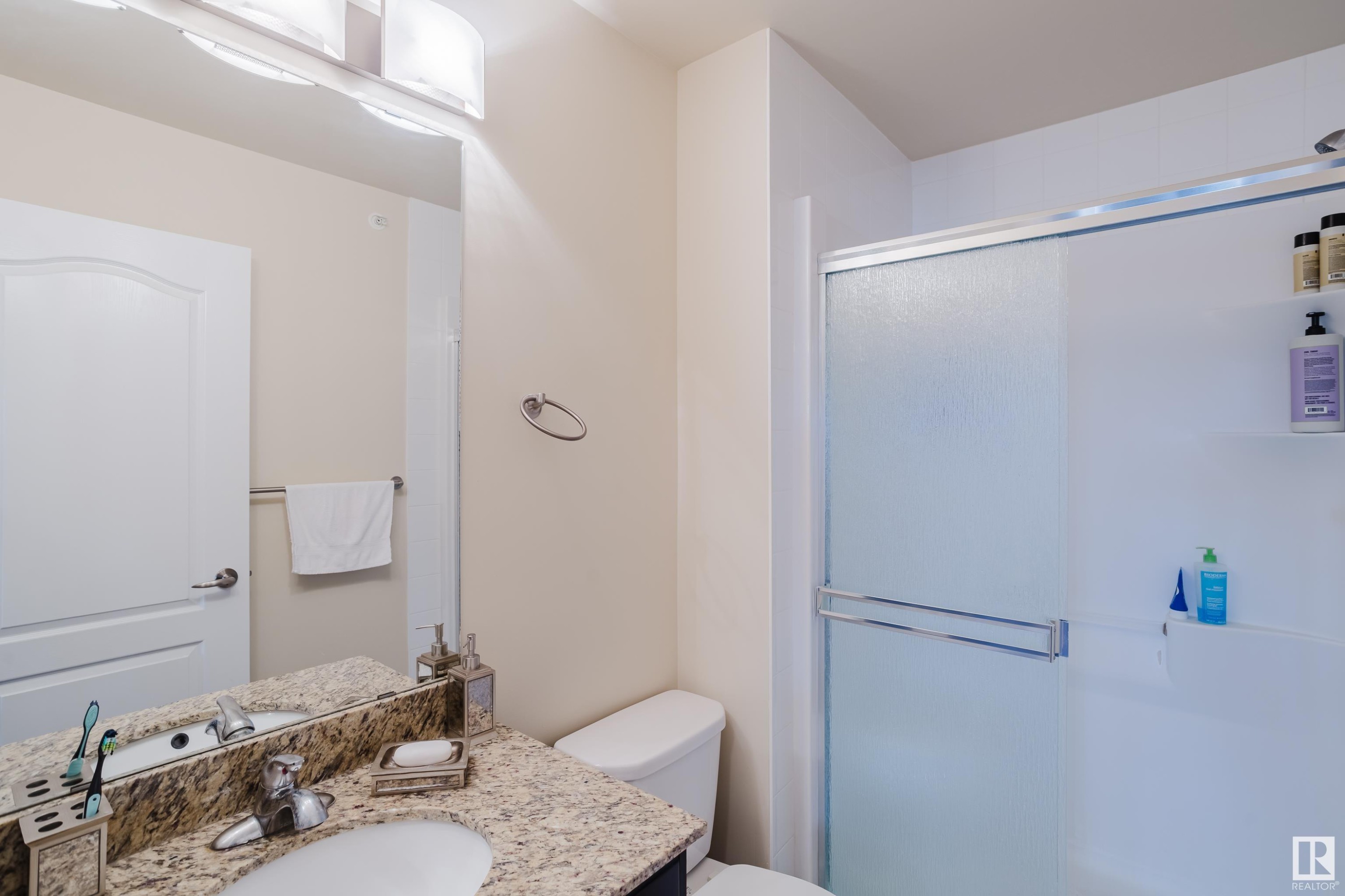 415 12650 142 Avenue, Edmonton, AB - Indoor Photo Showing Bathroom