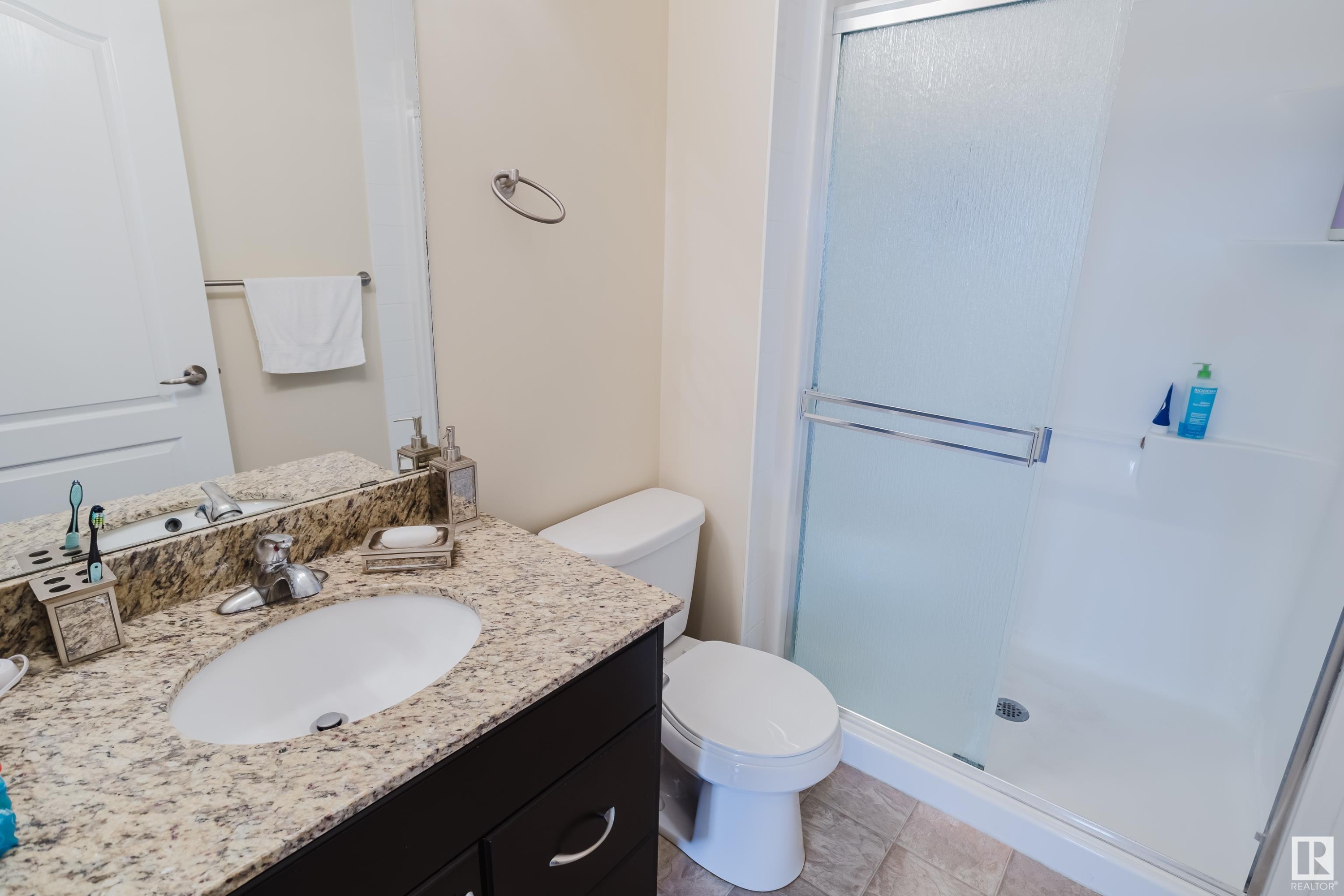 415 12650 142 Avenue, Edmonton, AB - Indoor Photo Showing Bathroom