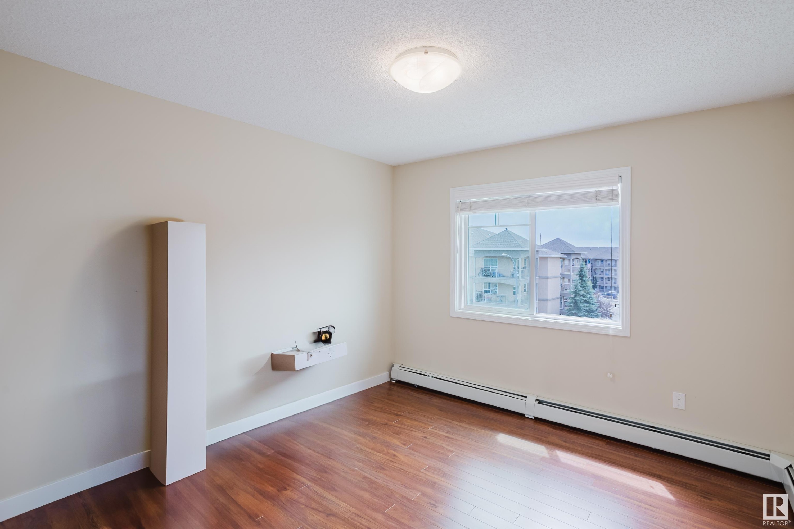 415 12650 142 Avenue, Edmonton, AB - Indoor Photo Showing Other Room