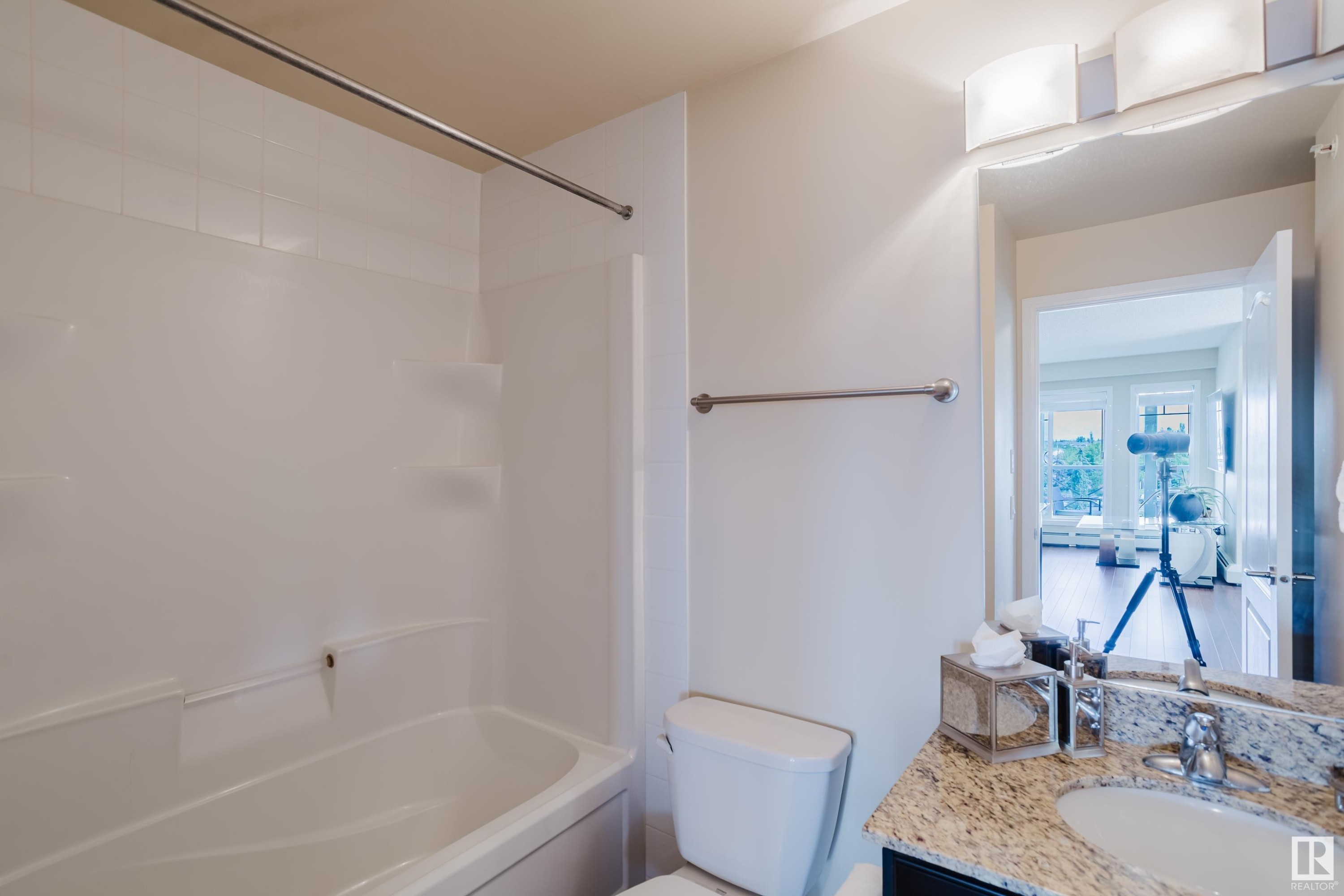 415 12650 142 Avenue, Edmonton, AB - Indoor Photo Showing Bathroom