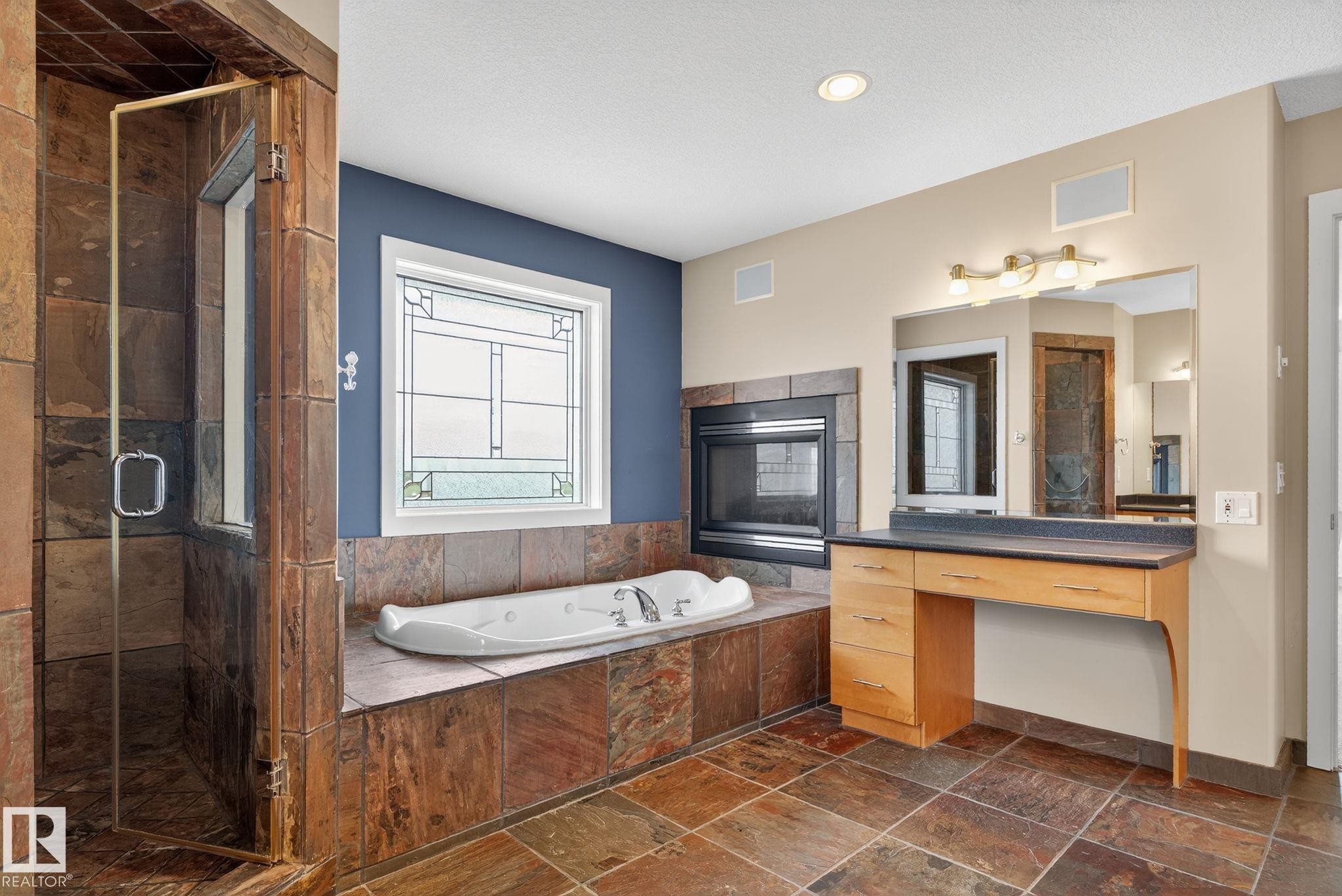 15860 41 Avenue, Edmonton, AB - Indoor Photo Showing Bathroom