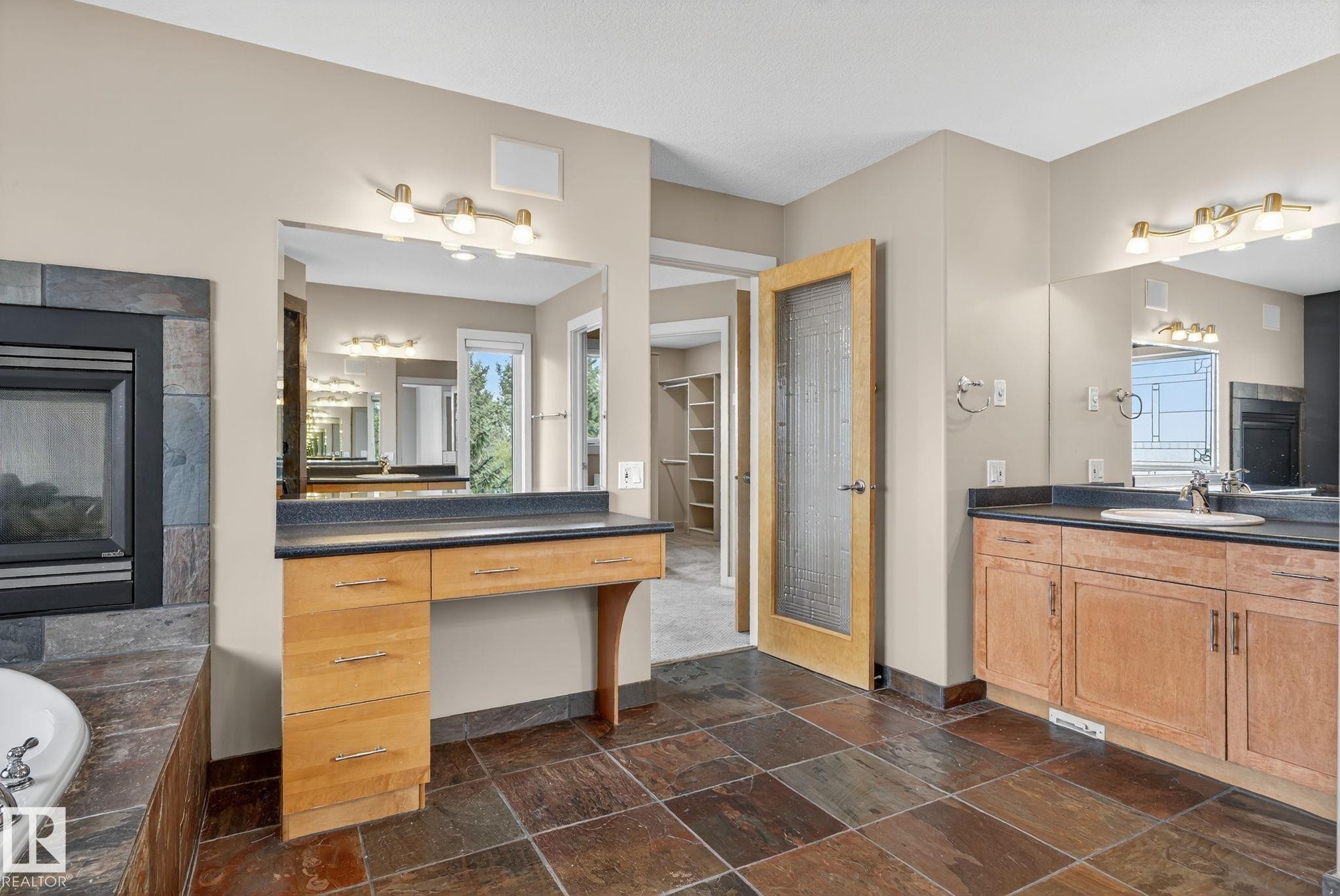 15860 41 Avenue, Edmonton, AB - Indoor With Fireplace