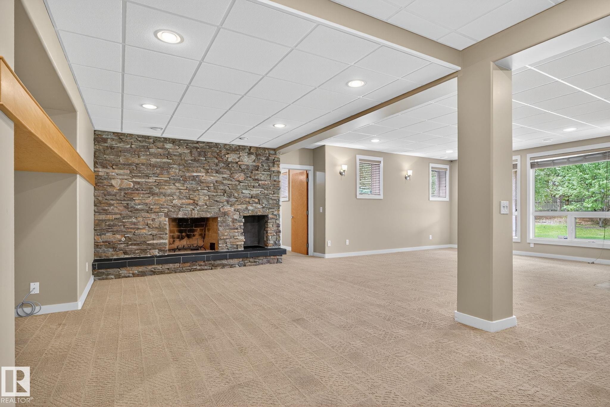 15860 41 Avenue, Edmonton, AB - Indoor With Fireplace