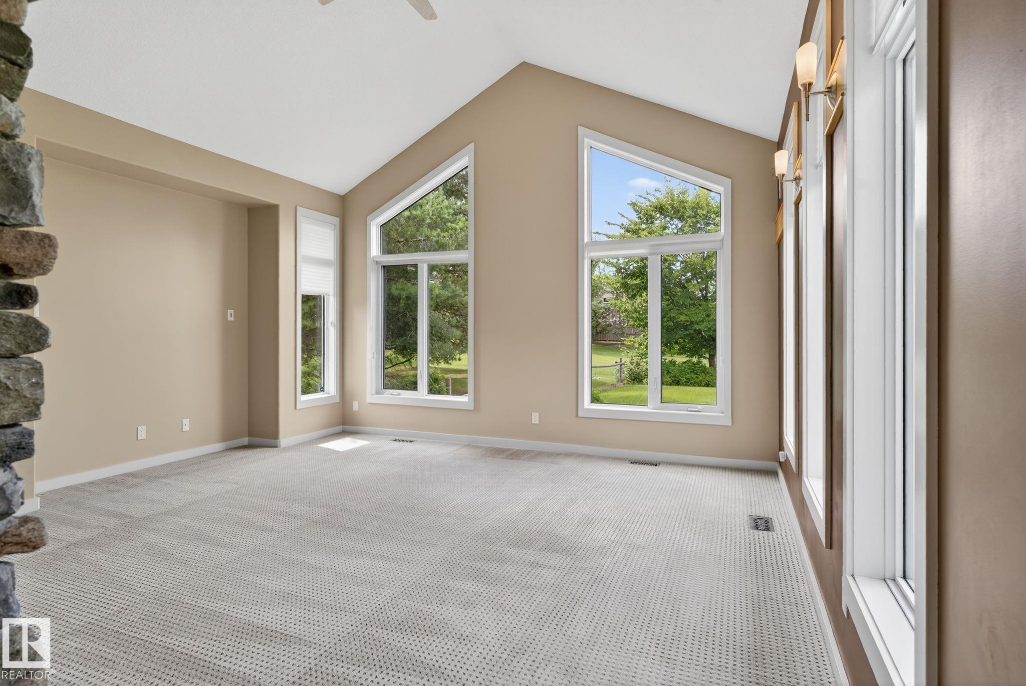 15860 41 Avenue, Edmonton, AB - Indoor Photo Showing Other Room