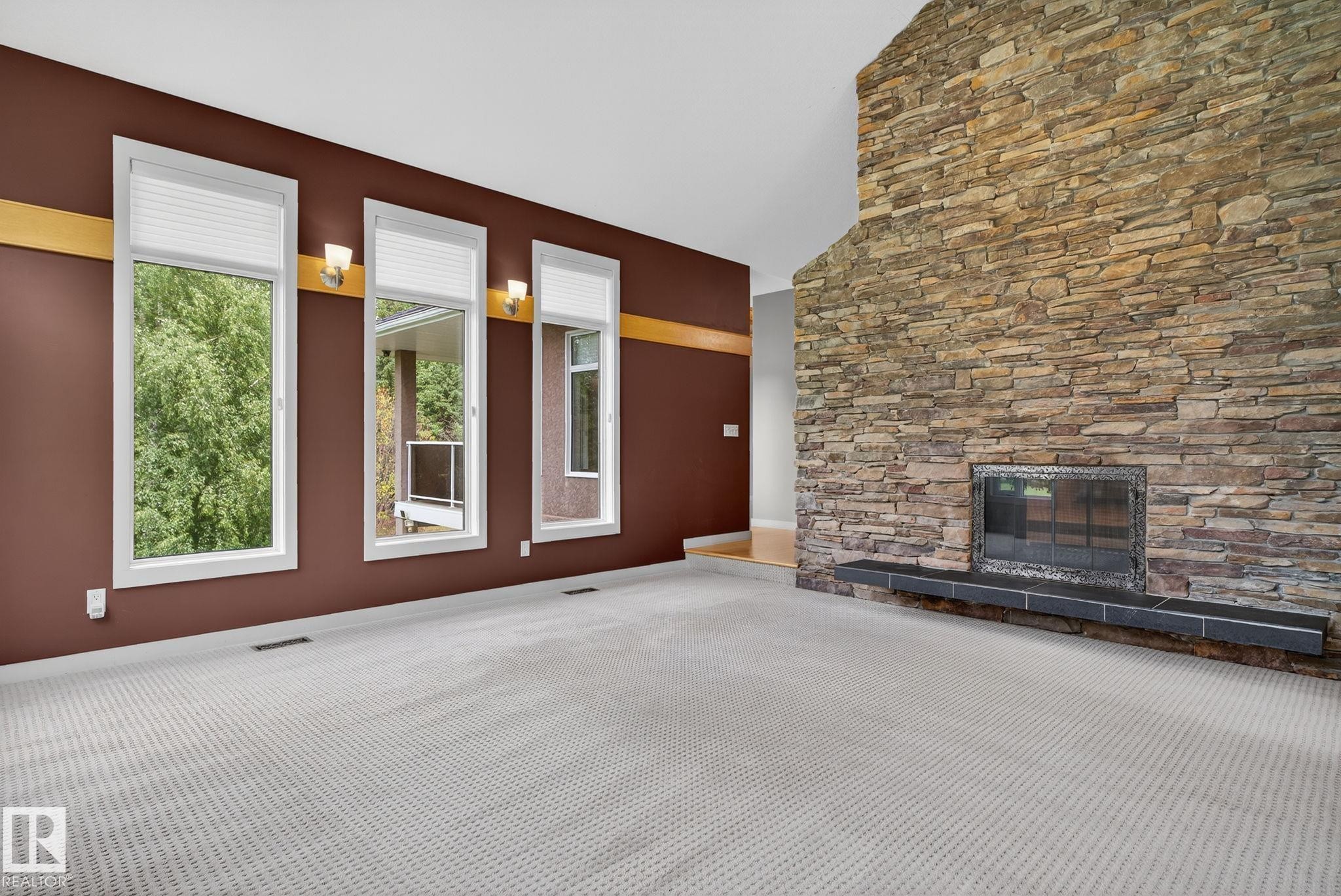 15860 41 Avenue, Edmonton, AB - Indoor With Fireplace