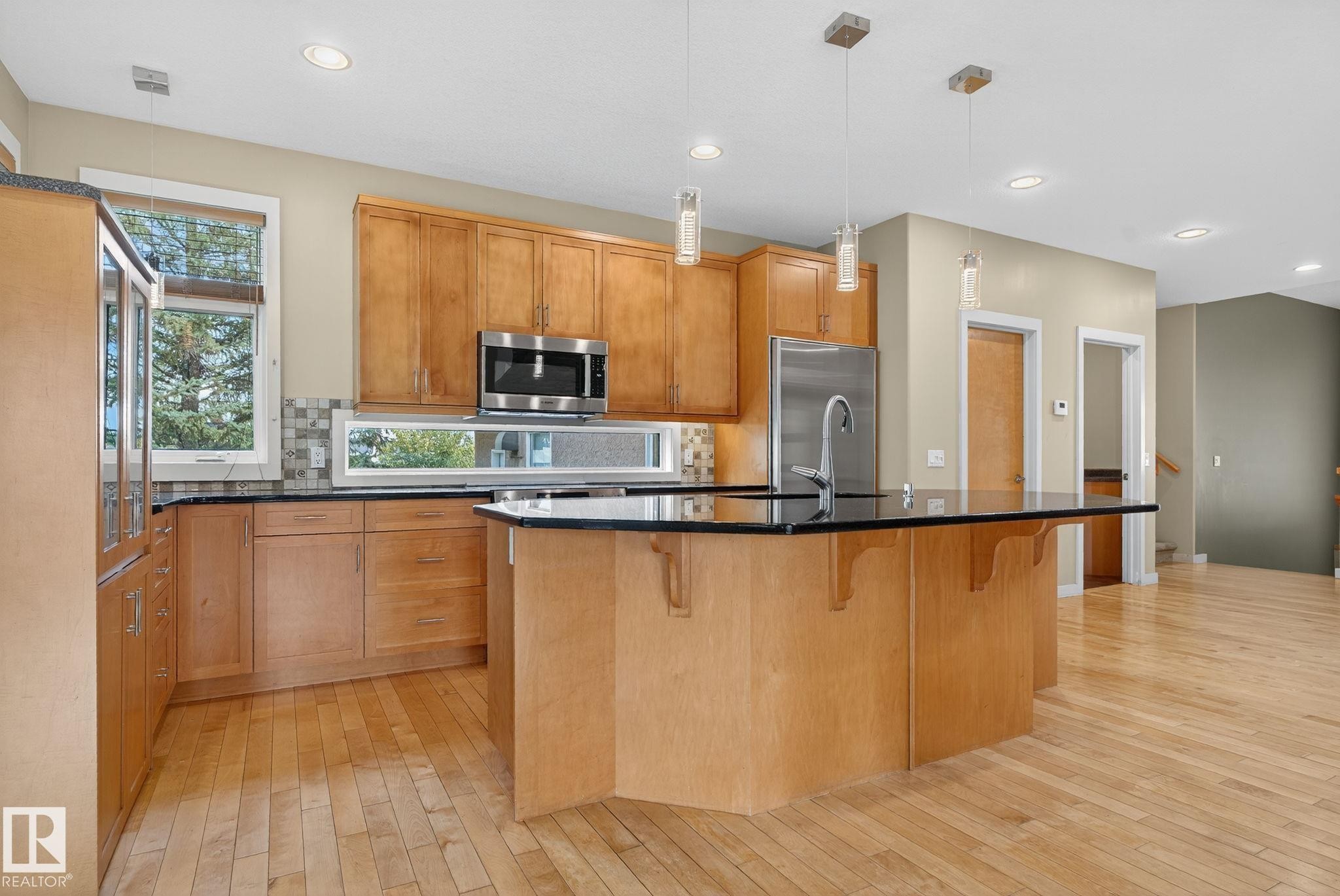 15860 41 Avenue, Edmonton, AB - Indoor Photo Showing Kitchen