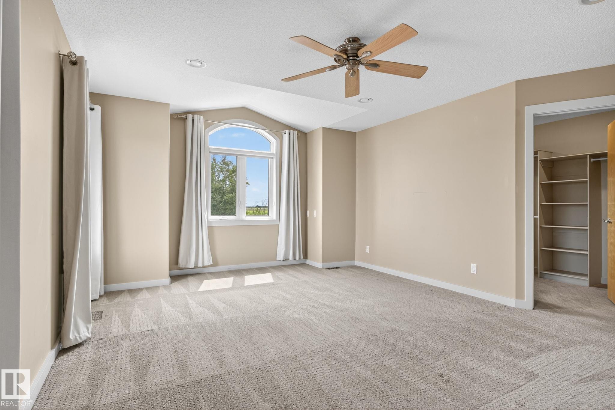 15860 41 Avenue, Edmonton, AB - Indoor Photo Showing Other Room