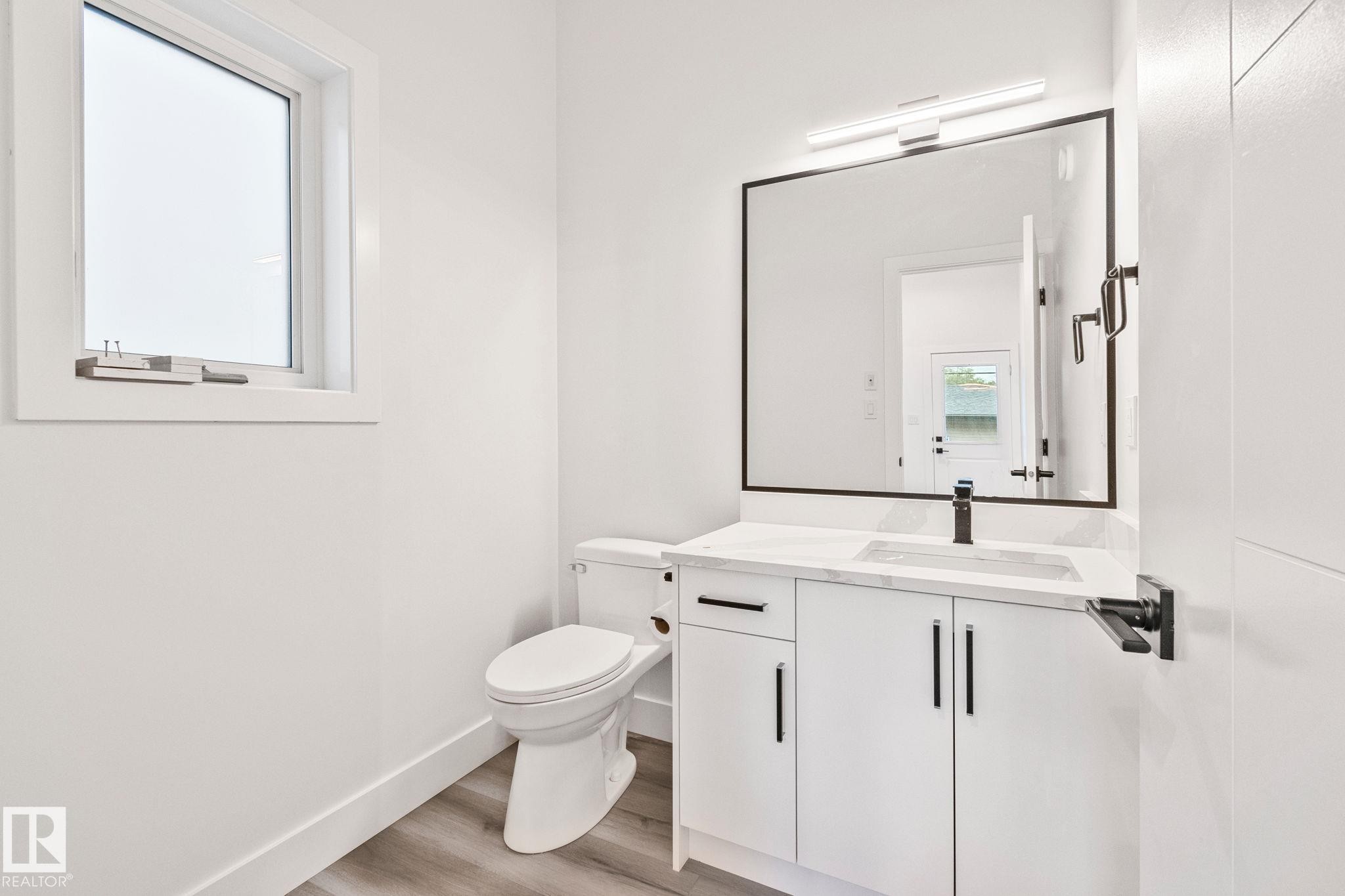 11032 128 Street, Edmonton, AB - Indoor Photo Showing Bathroom