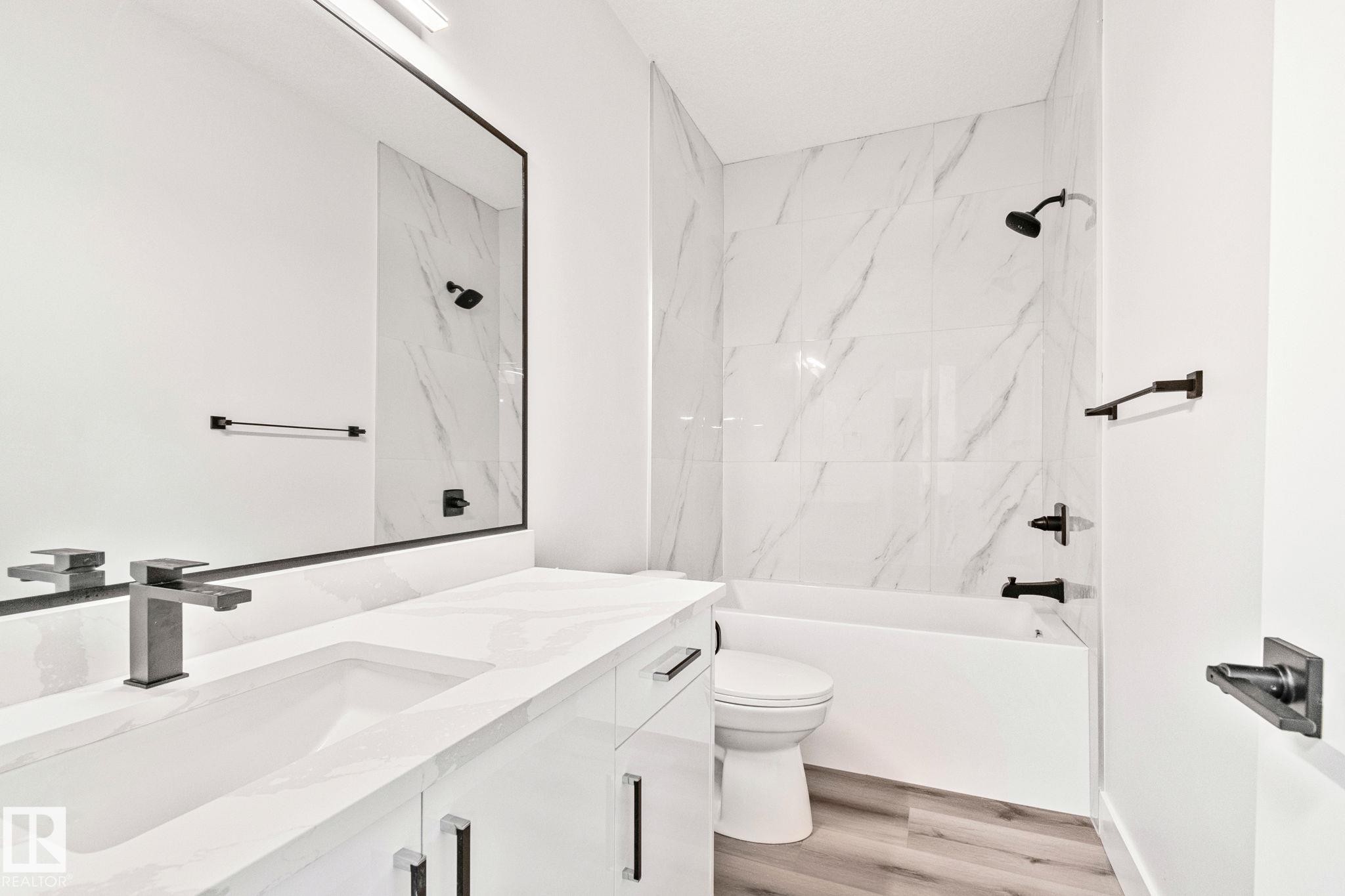 11032 128 Street, Edmonton, AB - Indoor Photo Showing Bathroom