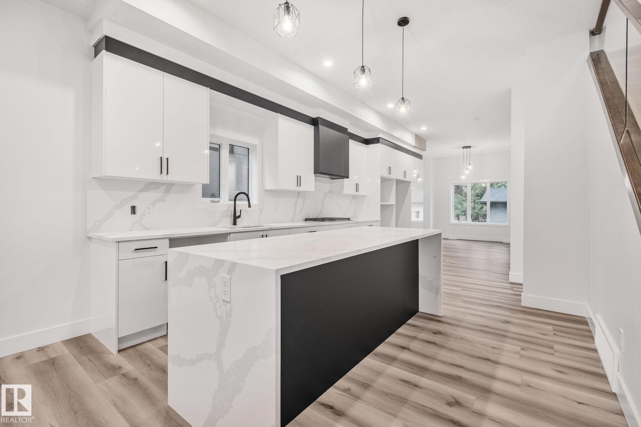 11032 128 Street, Edmonton, AB - Indoor Photo Showing Kitchen With Upgraded Kitchen