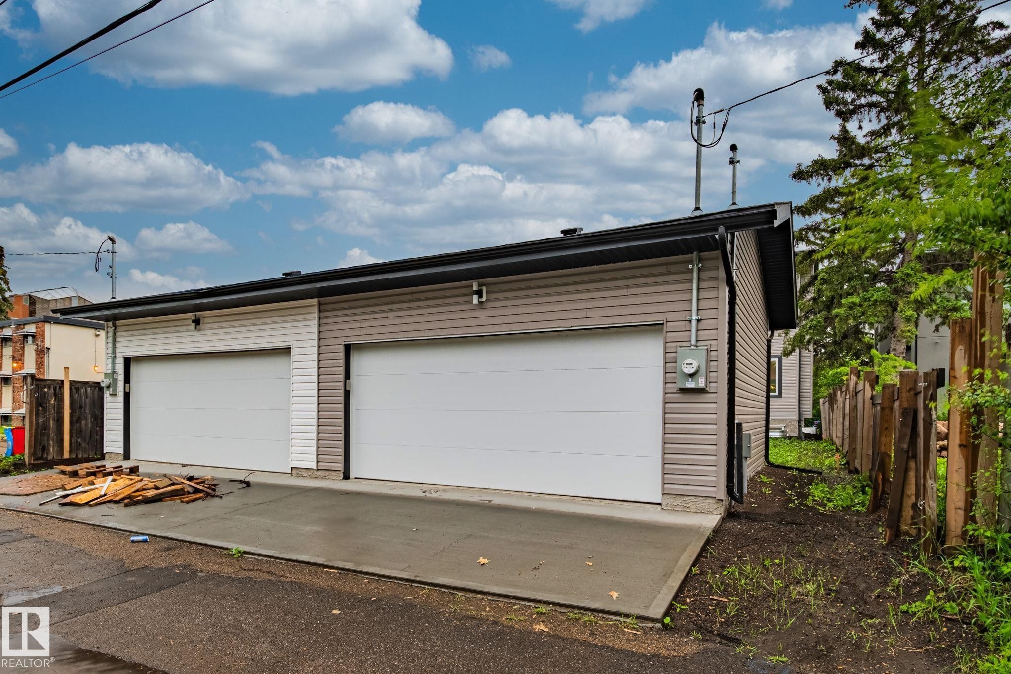 11032 128 Street, Edmonton, AB - Outdoor