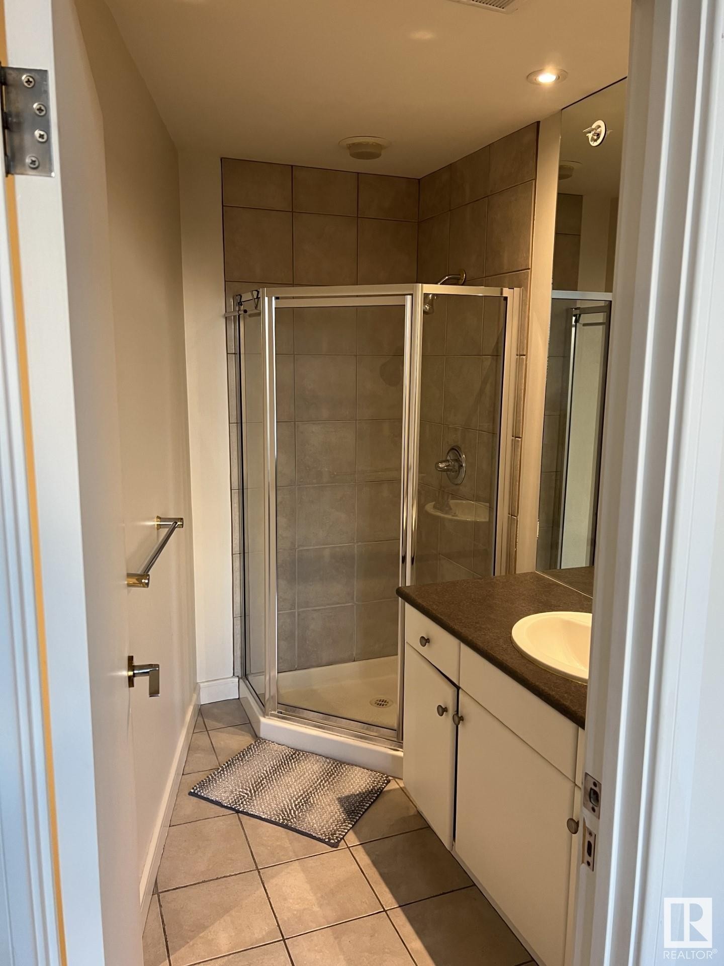 405 11415 100 Avenue, Edmonton, AB - Indoor Photo Showing Bathroom