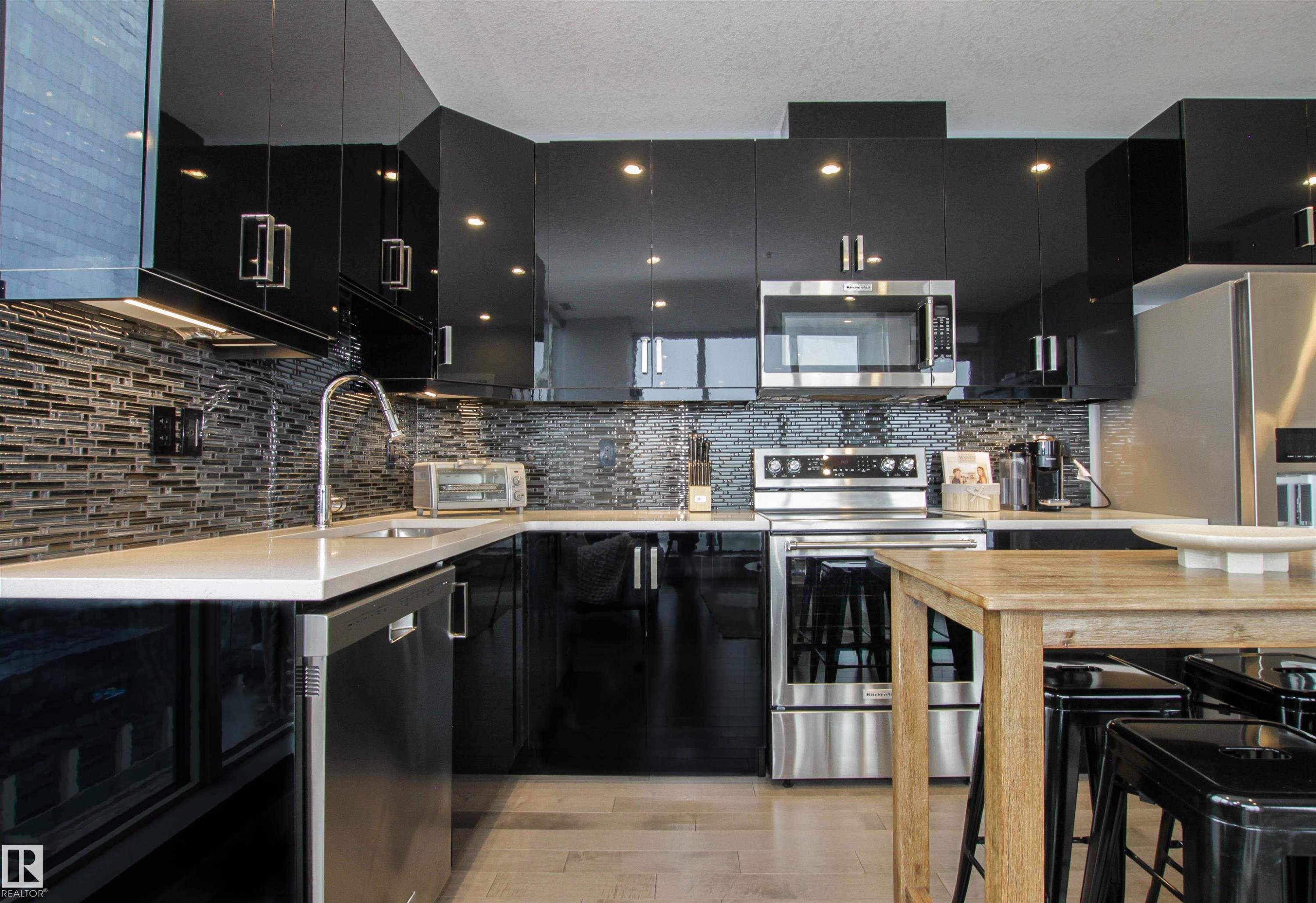 2003 10238 103 Street, Edmonton, AB - Indoor Photo Showing Kitchen With Upgraded Kitchen
