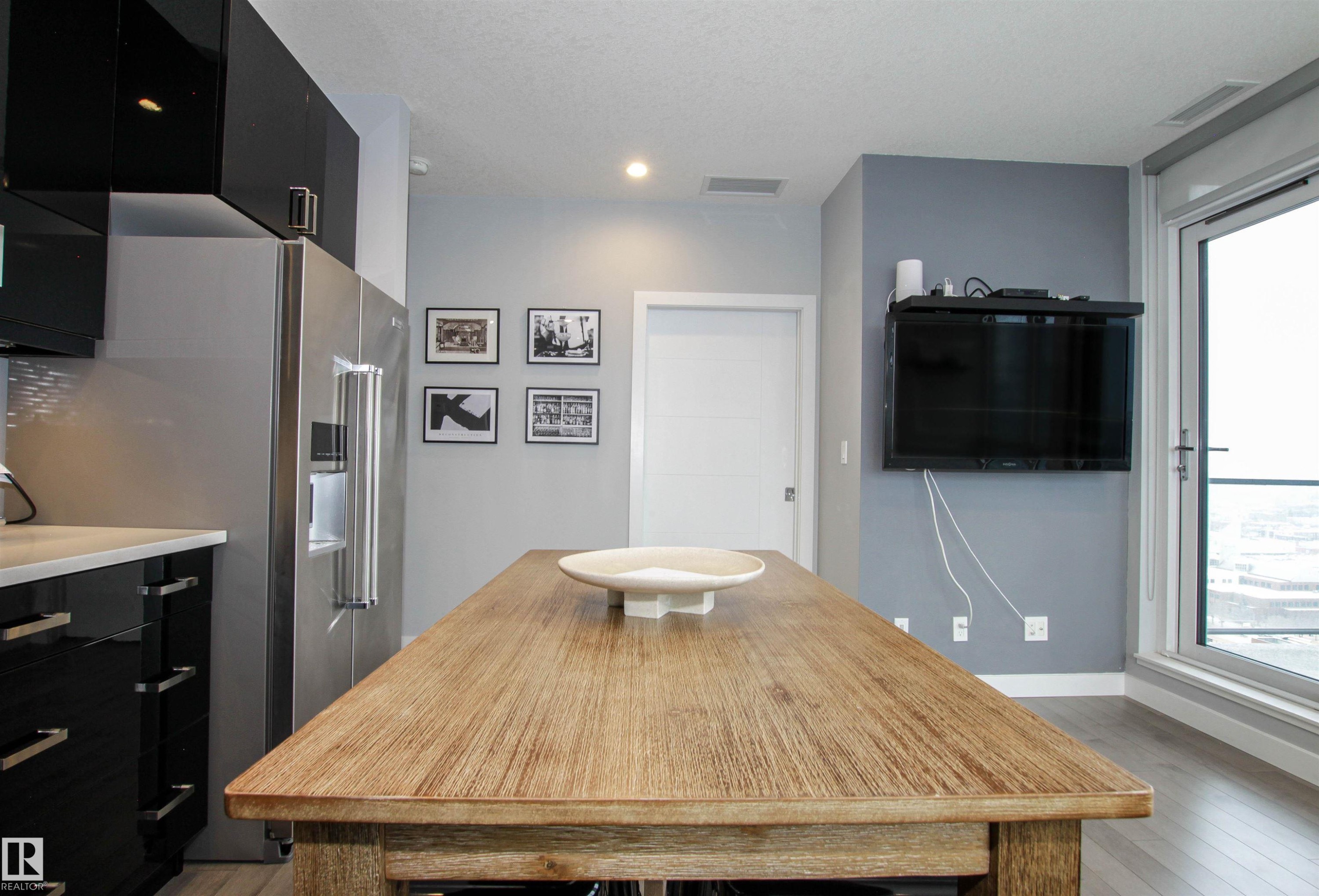 2003 10238 103 Street, Edmonton, AB - Indoor